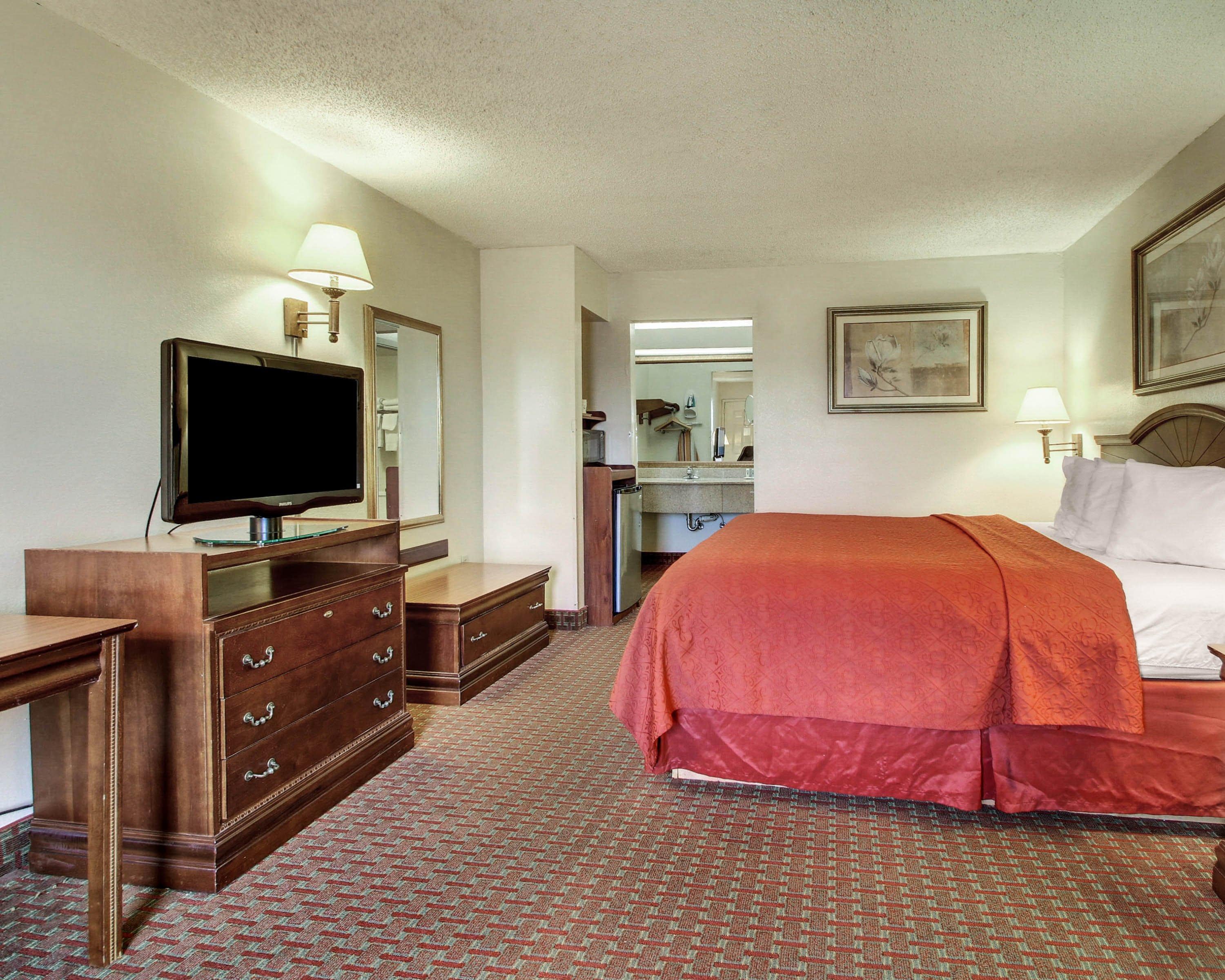 Quality Inn & Suites Clinton - Jackson West — 7