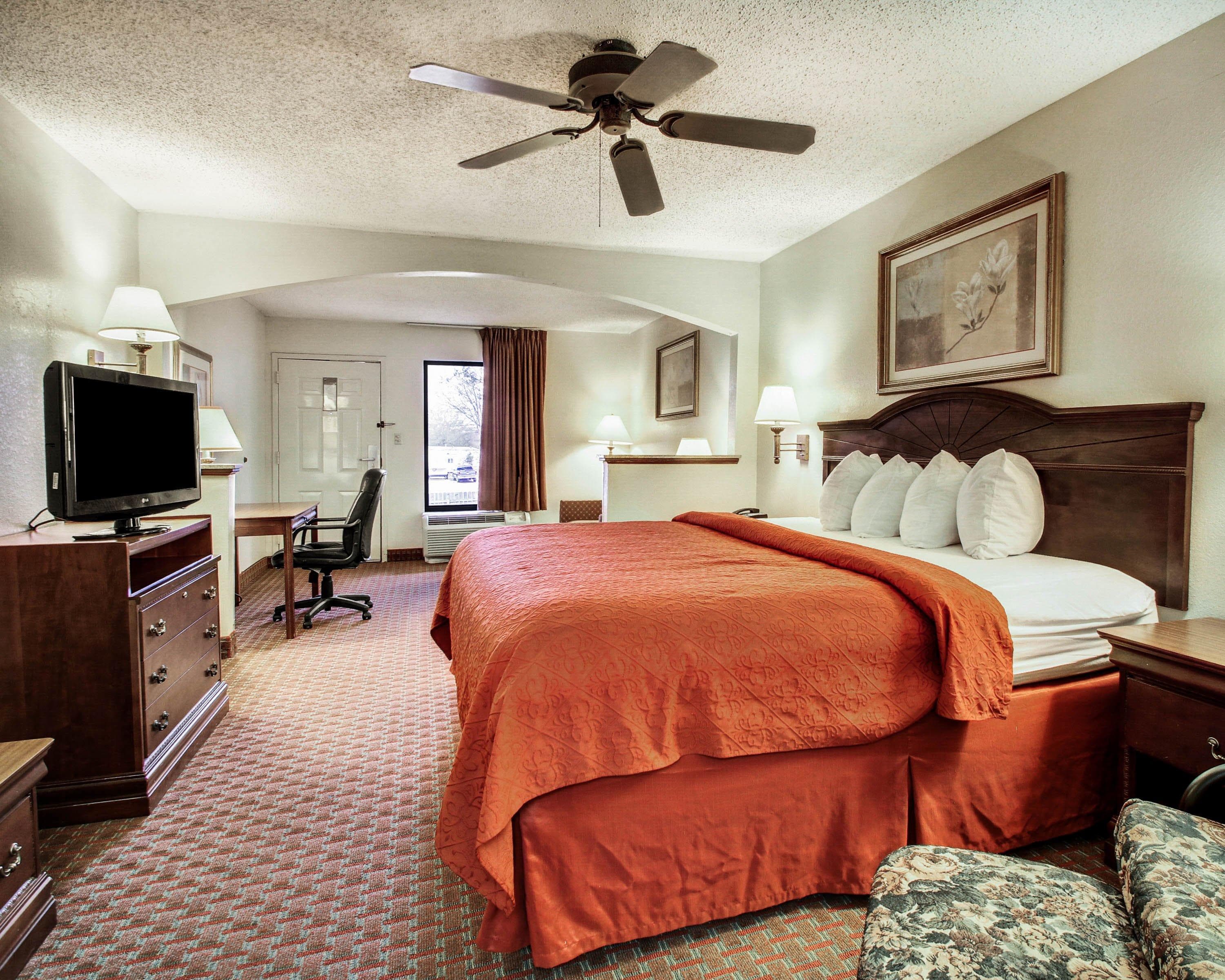 Quality Inn & Suites Clinton - Jackson West — 21