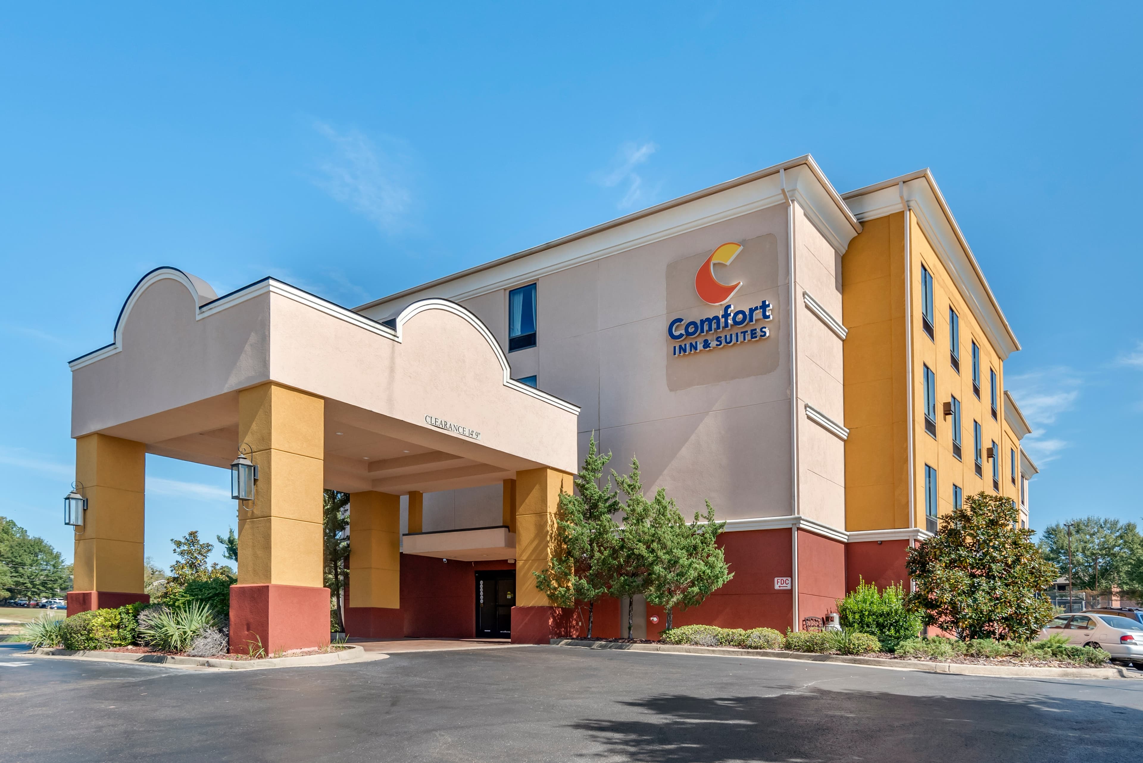 Comfort Inn & Suites Clinton - Jackson West - Image 1