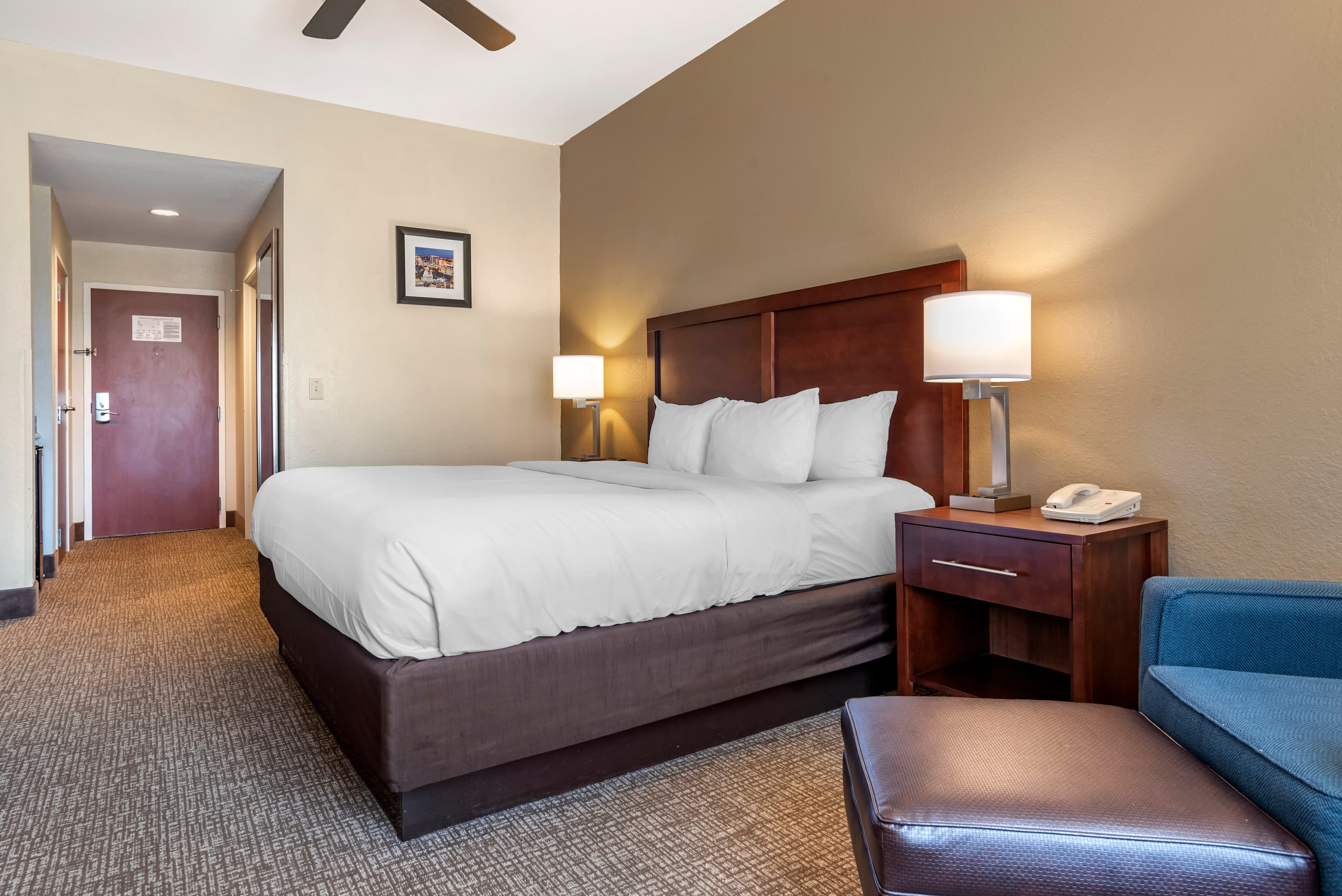 Comfort Inn & Suites Clinton - Jackson West - Image 2