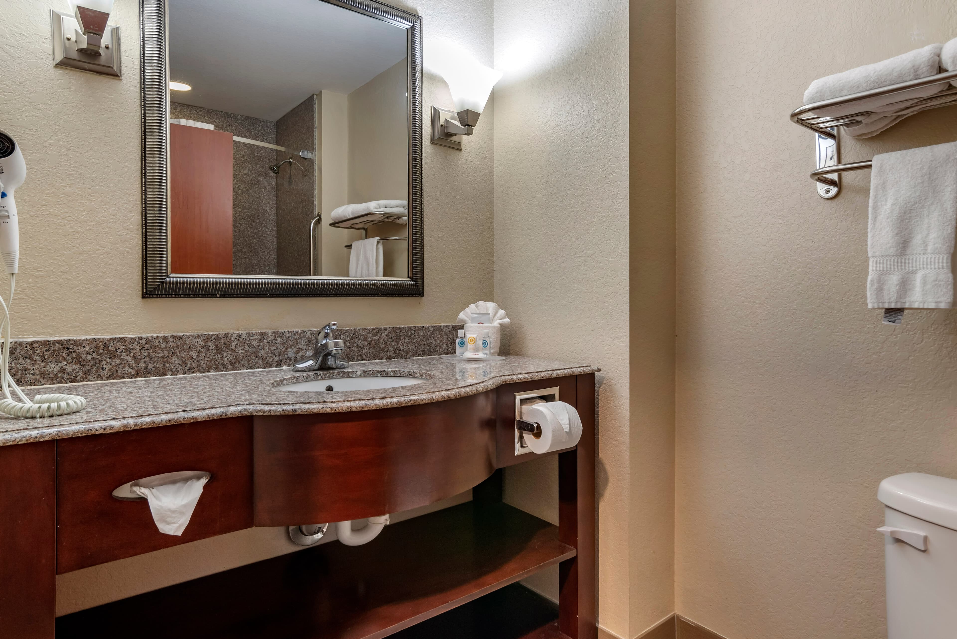Comfort Inn & Suites Clinton - Jackson West - Image 5