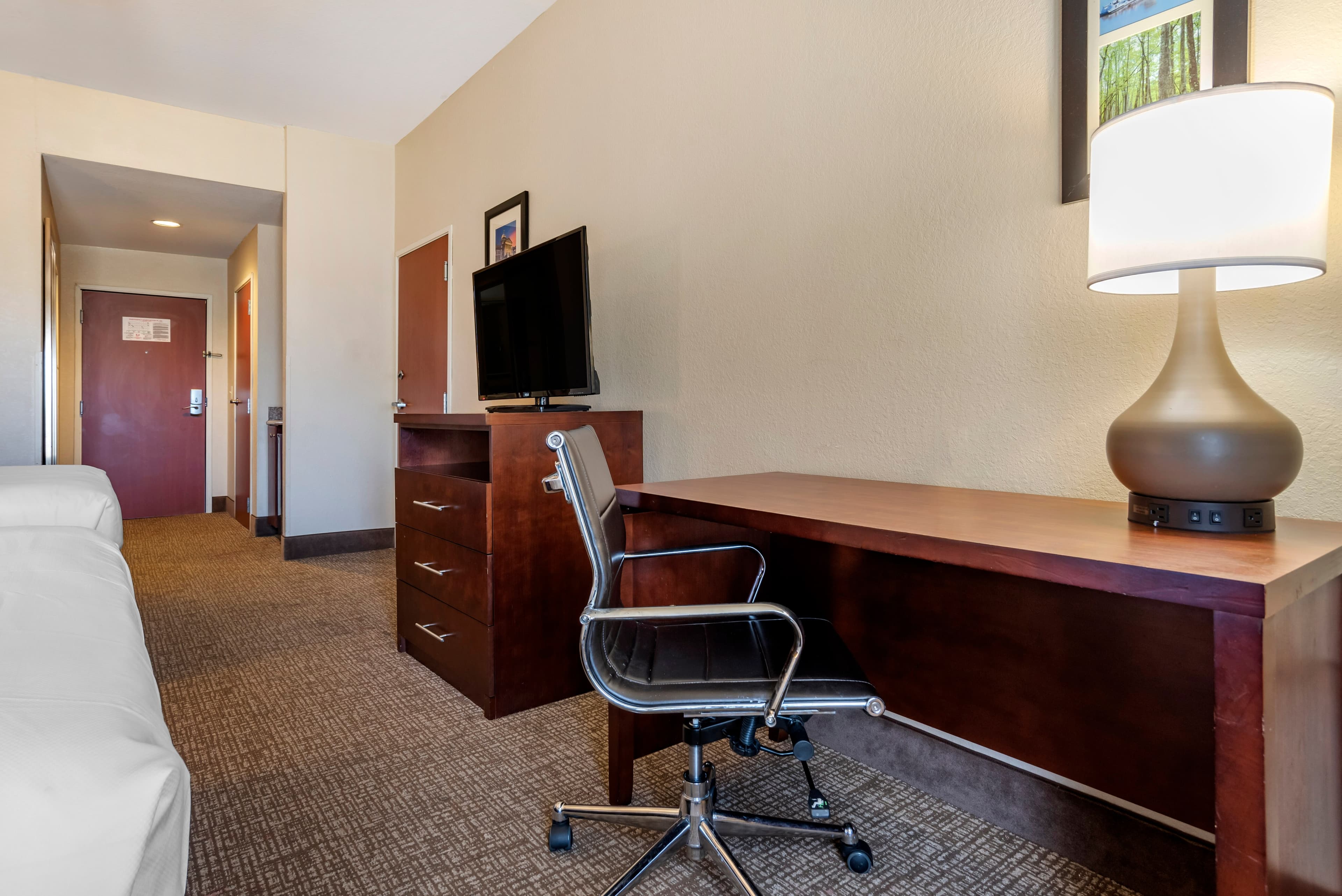 Comfort Inn & Suites Clinton - Jackson West — 11