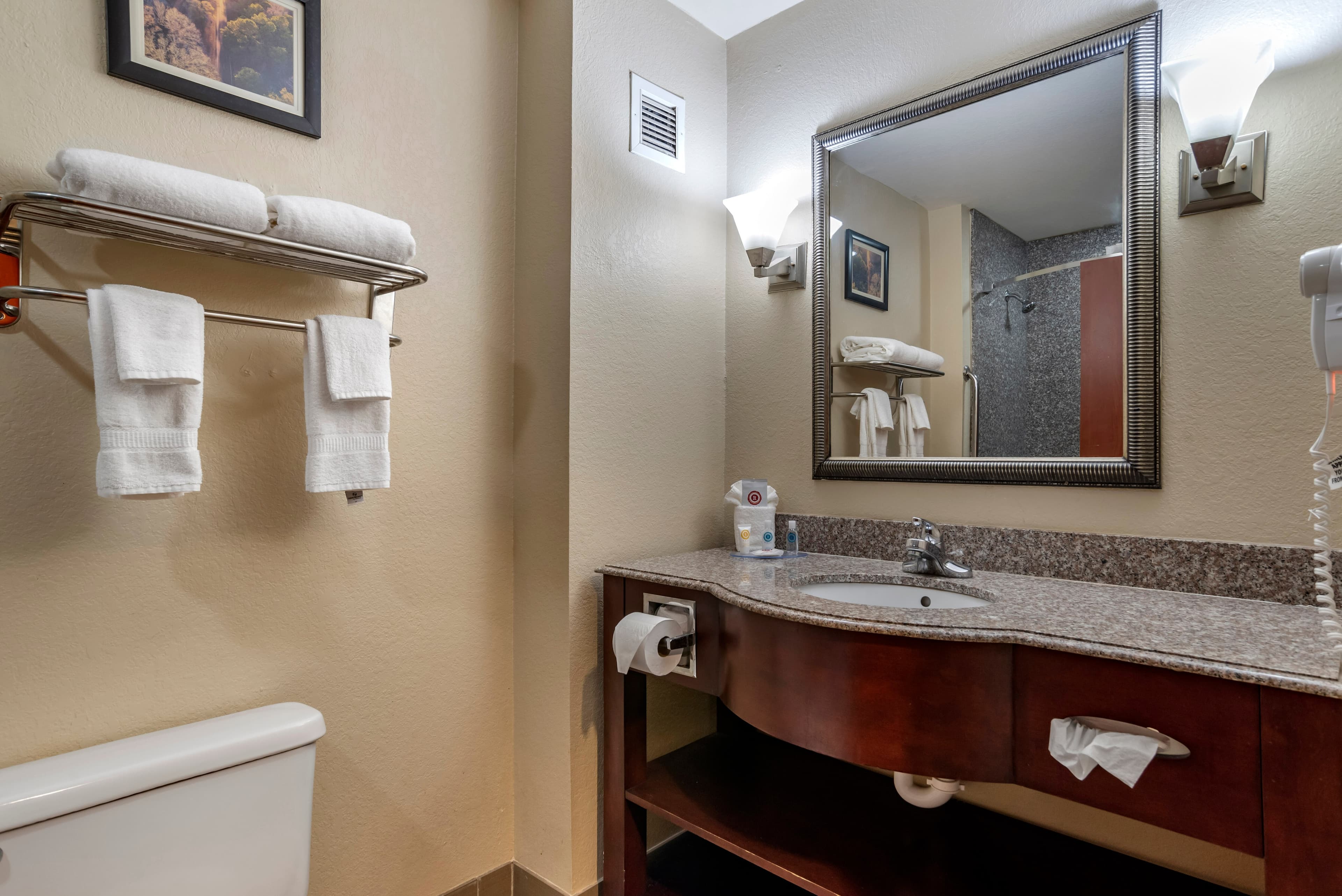 Comfort Inn & Suites Clinton - Jackson West — 13