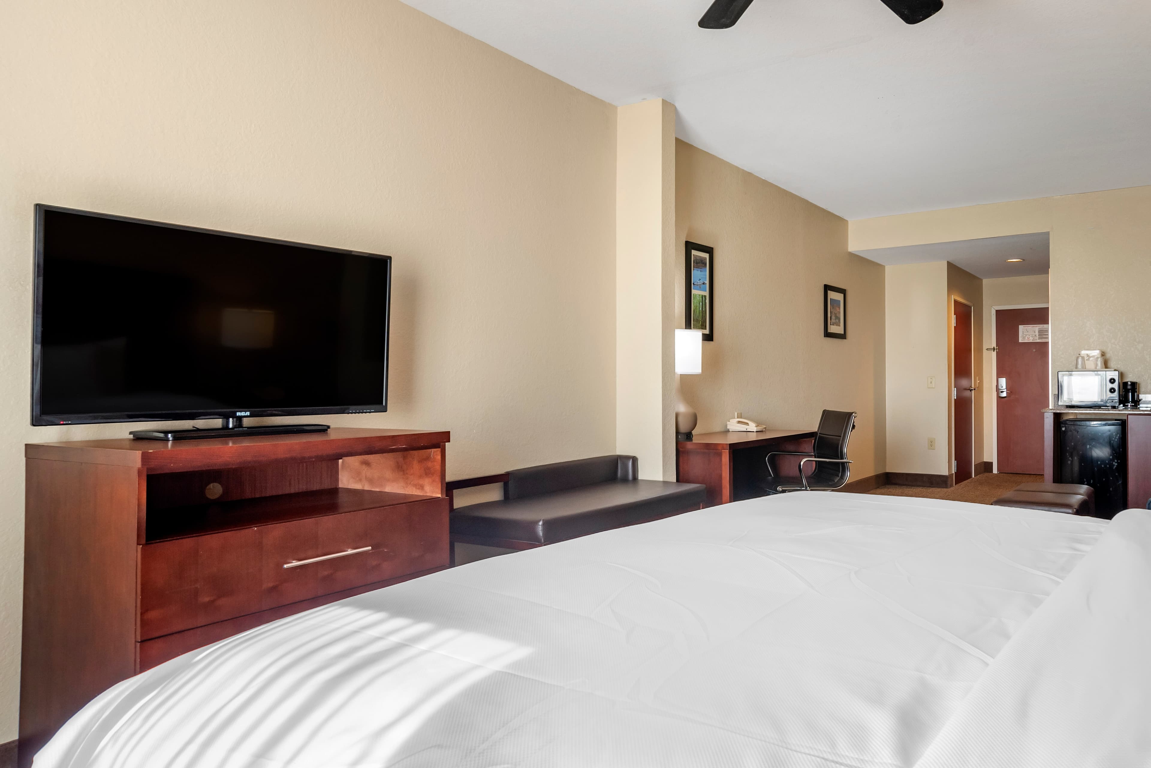 Comfort Inn & Suites Clinton - Jackson West — 16