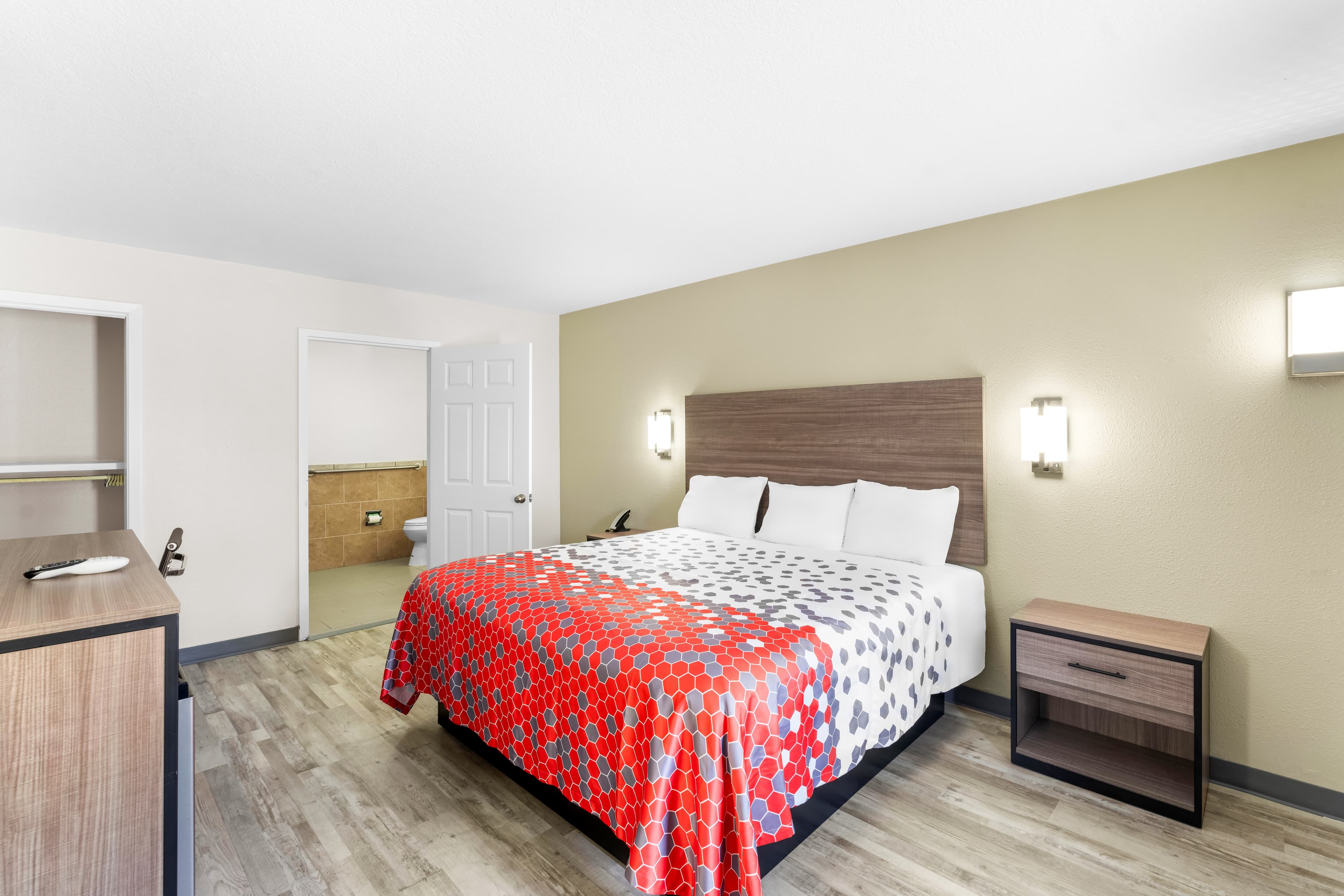 Econo Lodge Inn & Suites Ocean Springs - Biloxi — 18