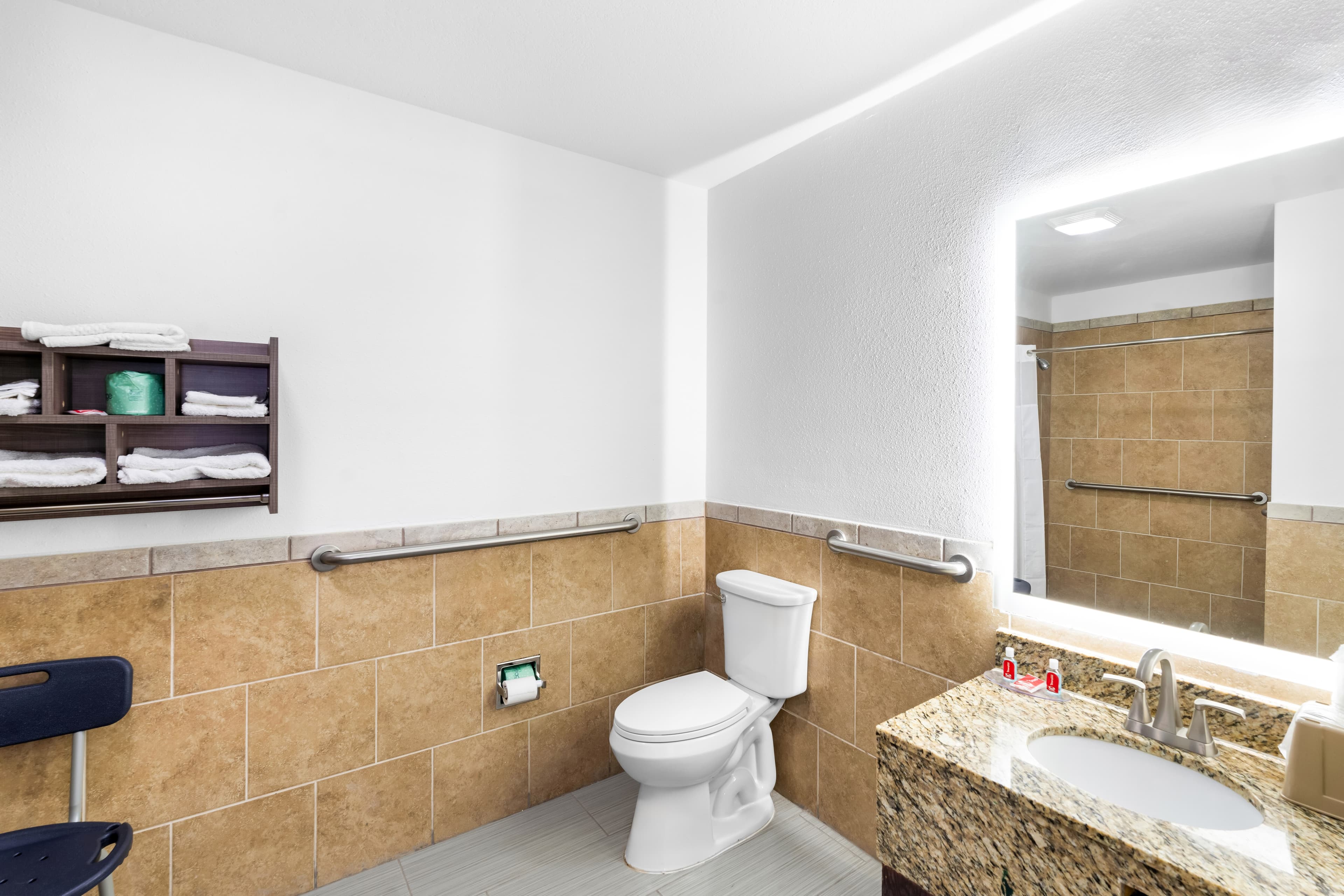 Econo Lodge Inn & Suites Ocean Springs - Biloxi — 20