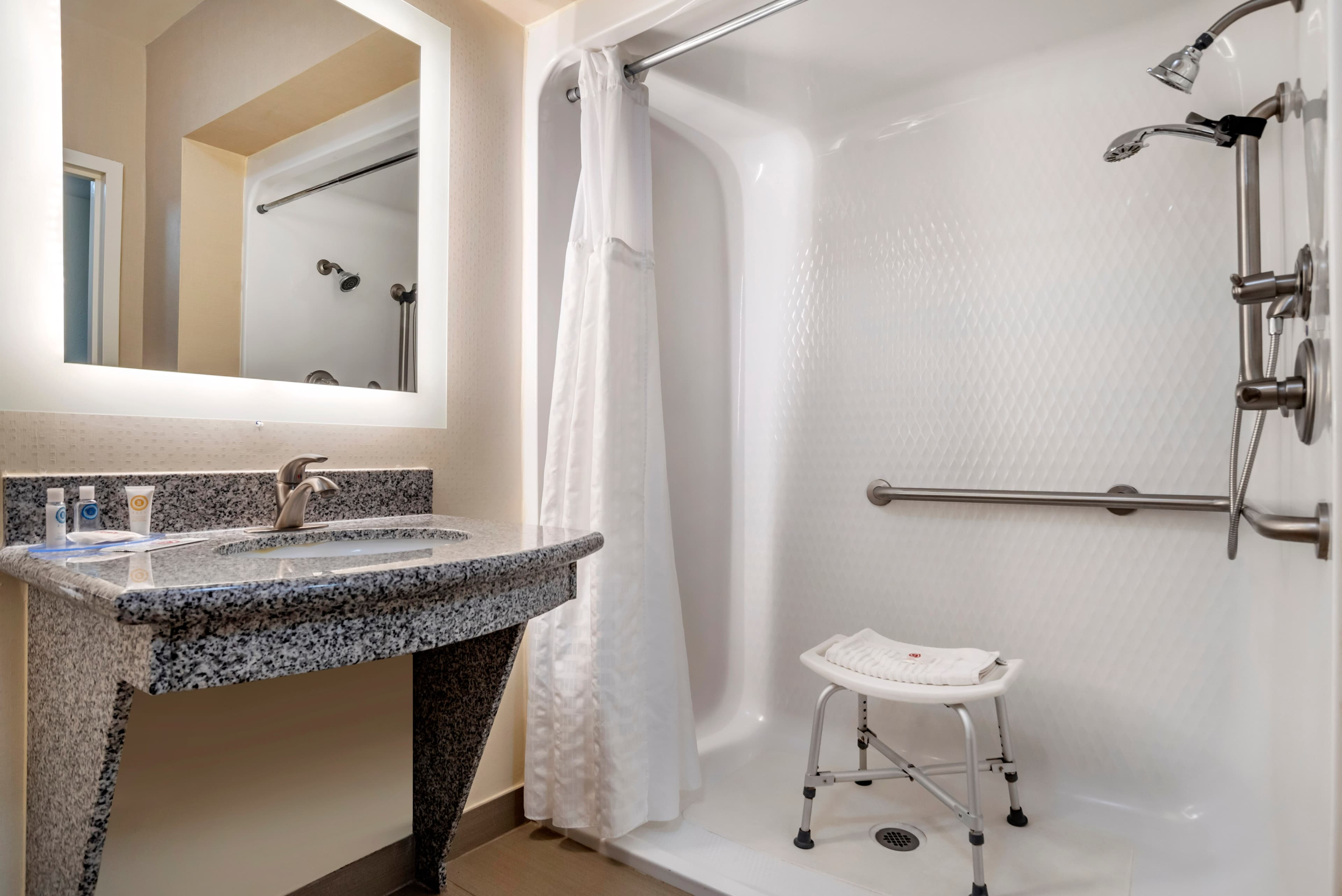 Comfort Suites Vicksburg - Image 4