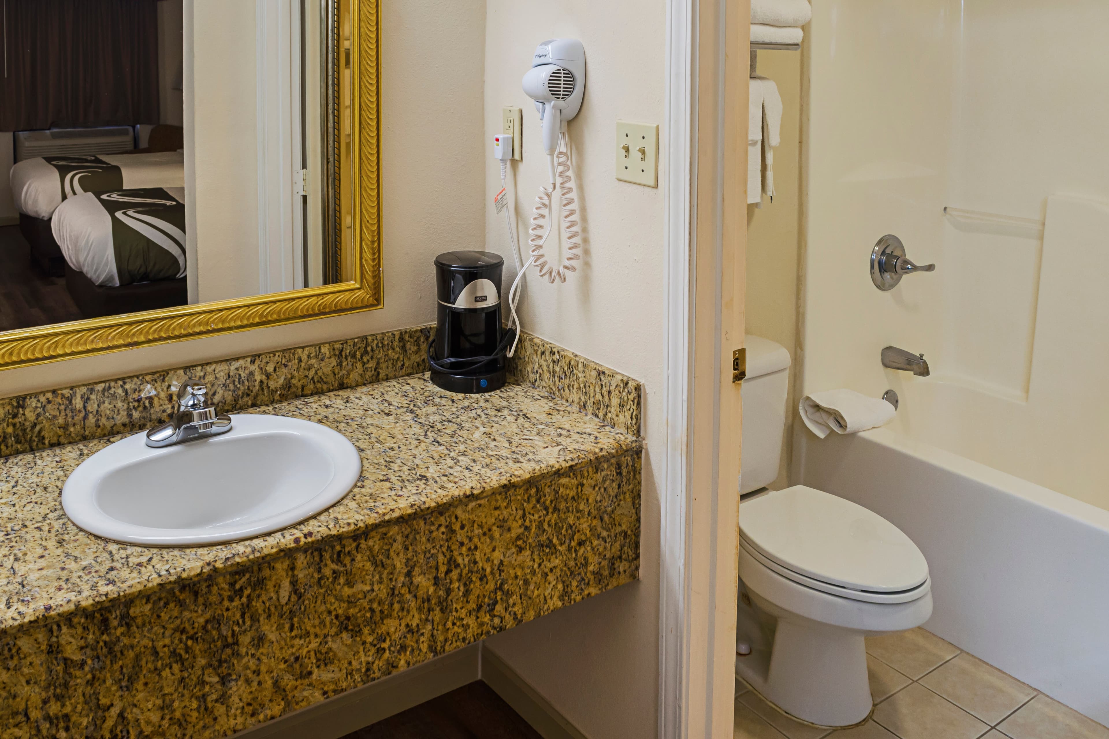 Quality Inn Biloxi Beach - Image 5