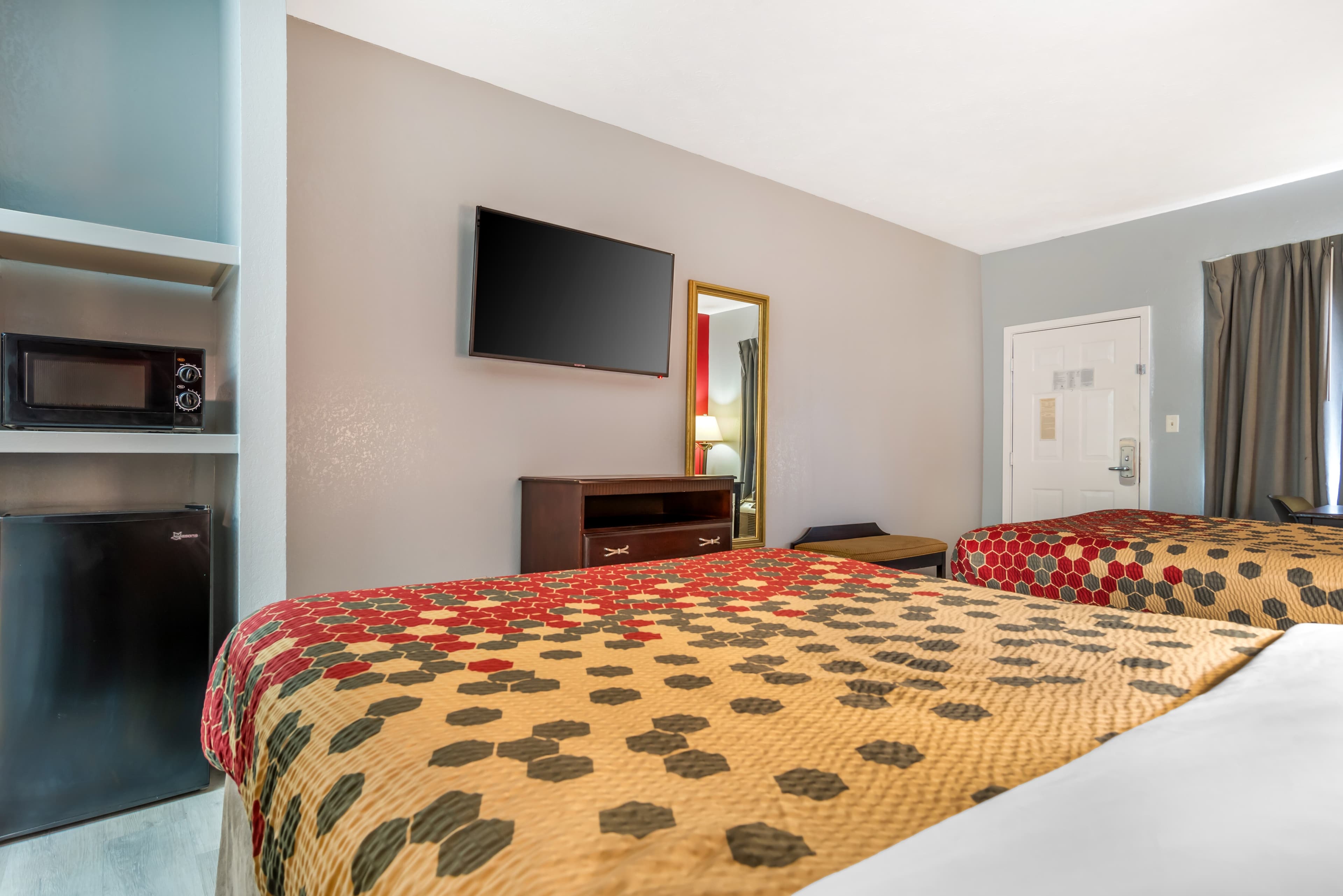 Econo Lodge Inn & Suites Philadelphia MS - Image 4