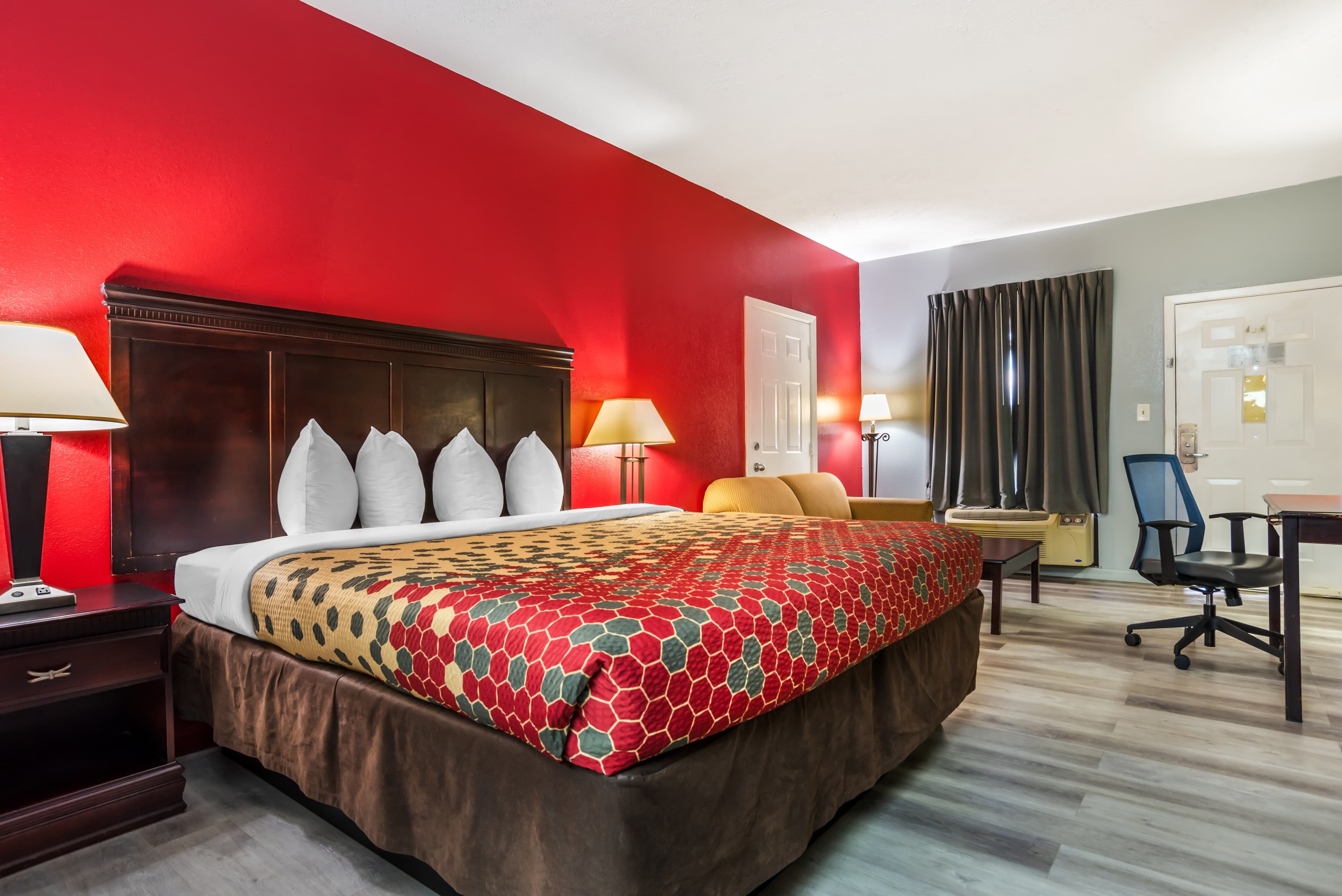 Econo Lodge Inn & Suites Philadelphia MS — 6