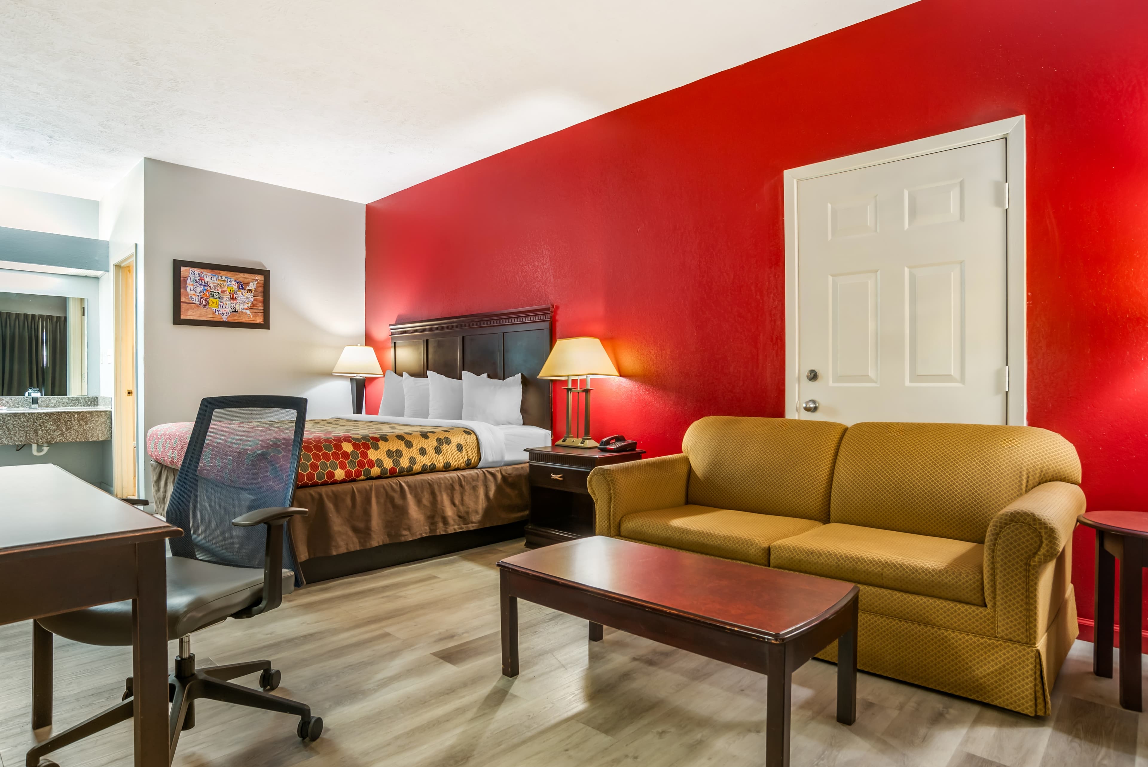 Econo Lodge Inn & Suites Philadelphia MS — 7
