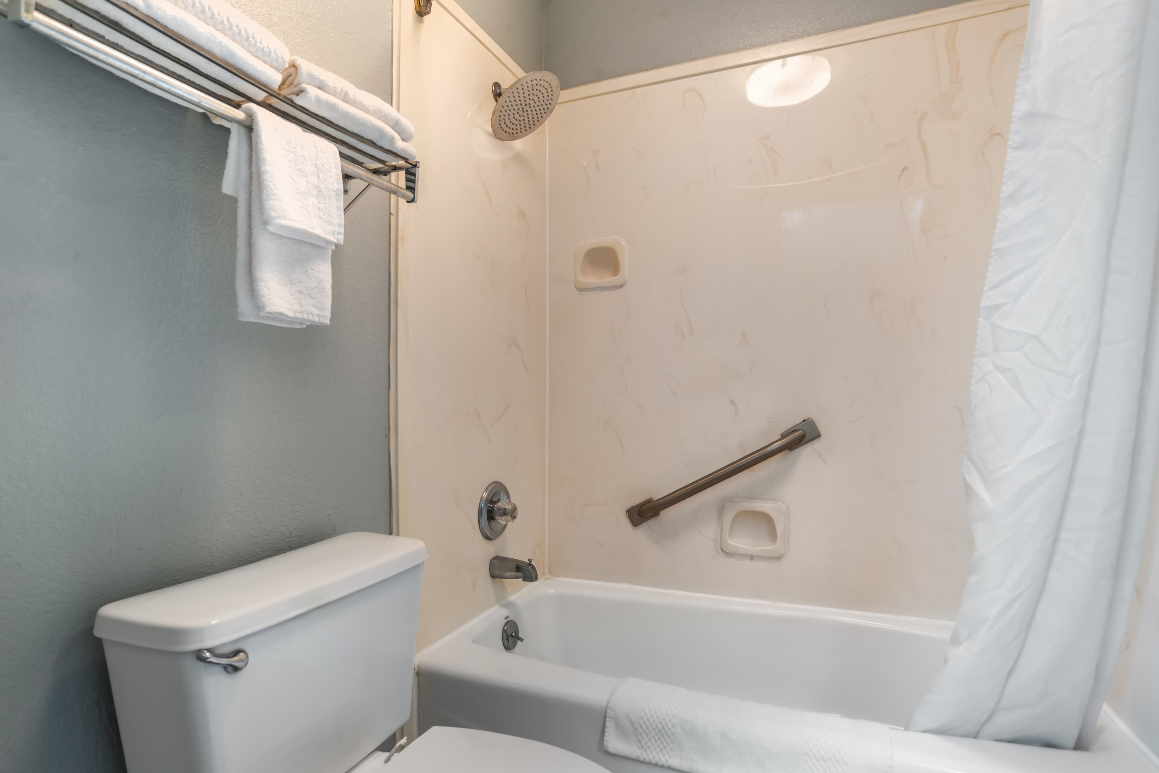 Econo Lodge Inn & Suites Philadelphia MS — 20