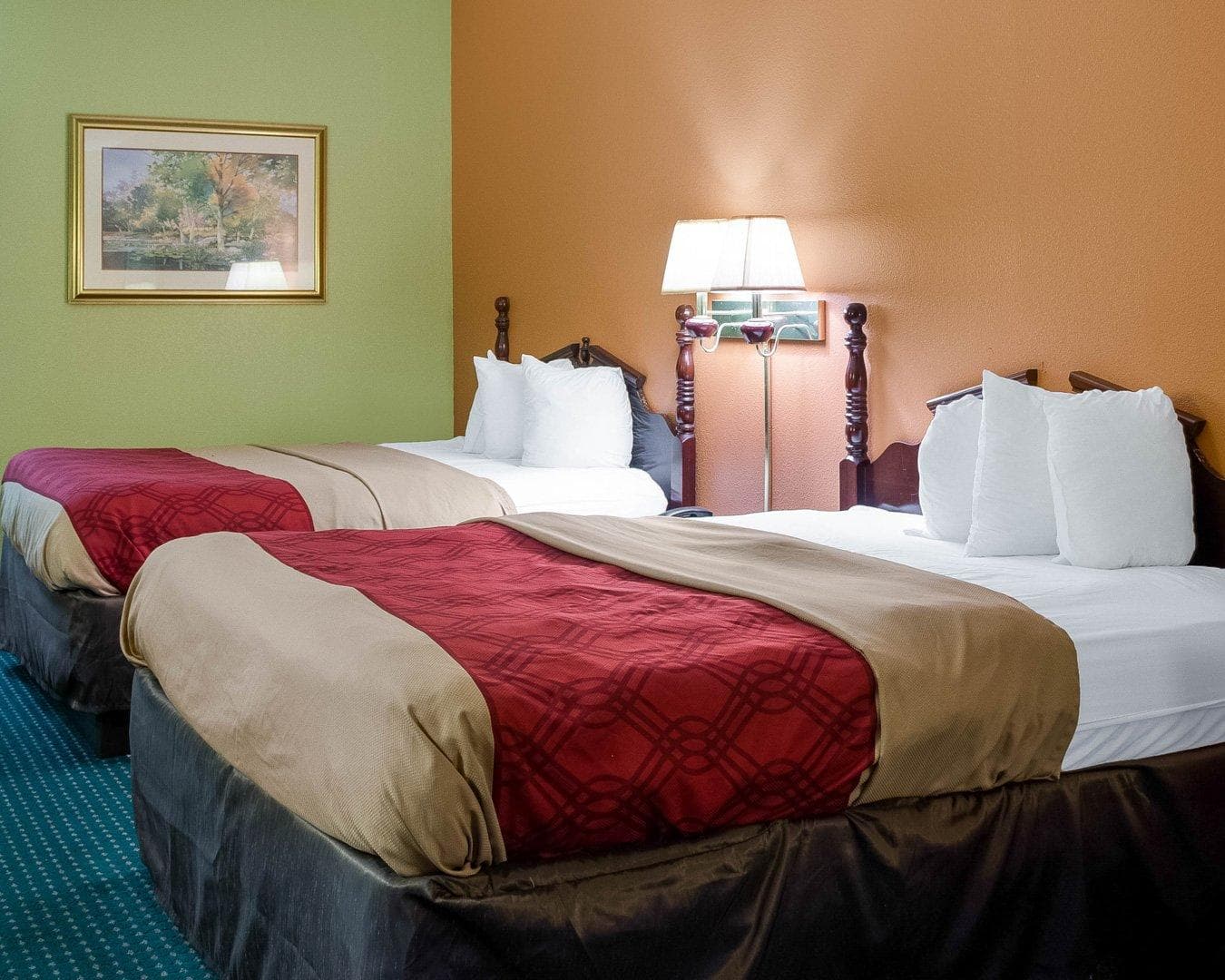 Econo Lodge Canton I-55 — 9