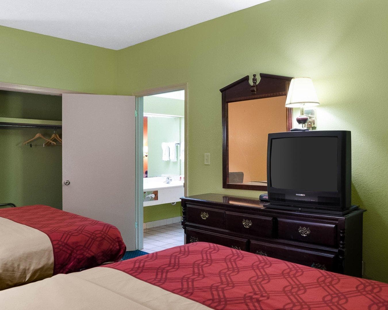 Econo Lodge Canton I-55 — 36