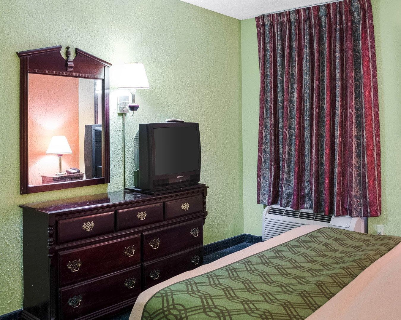 Econo Lodge Canton I-55 — 26