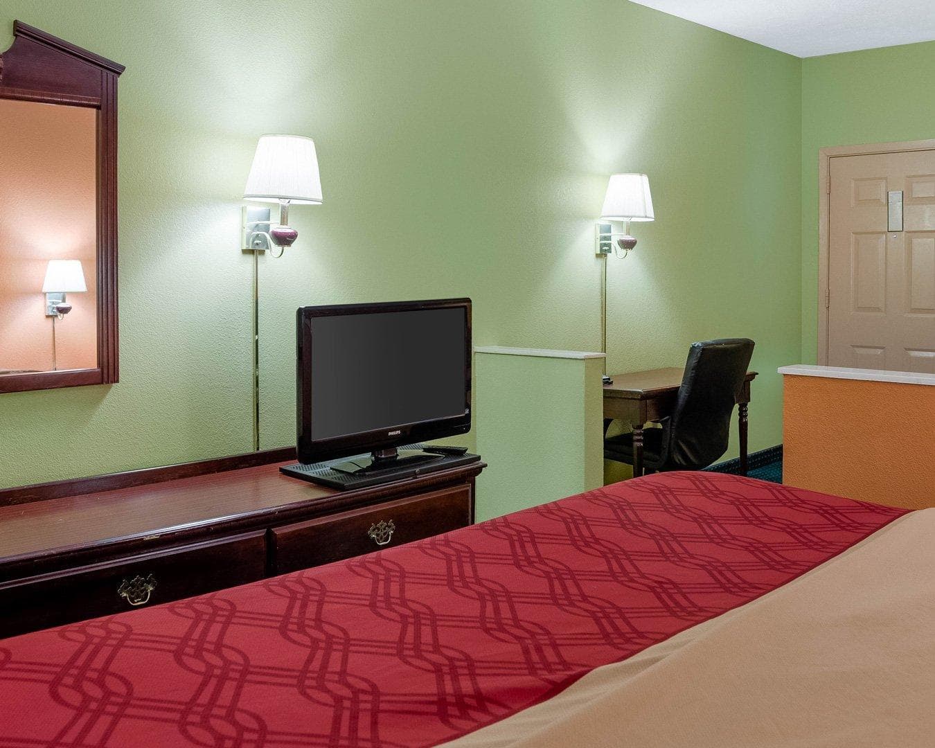 Econo Lodge Canton I-55 — 6