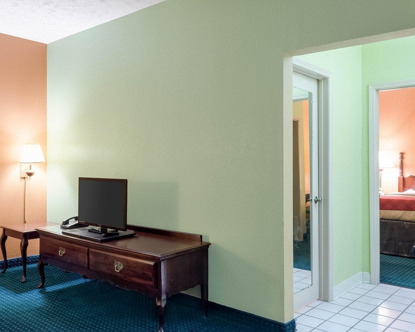 Econo Lodge Canton I-55 — 37