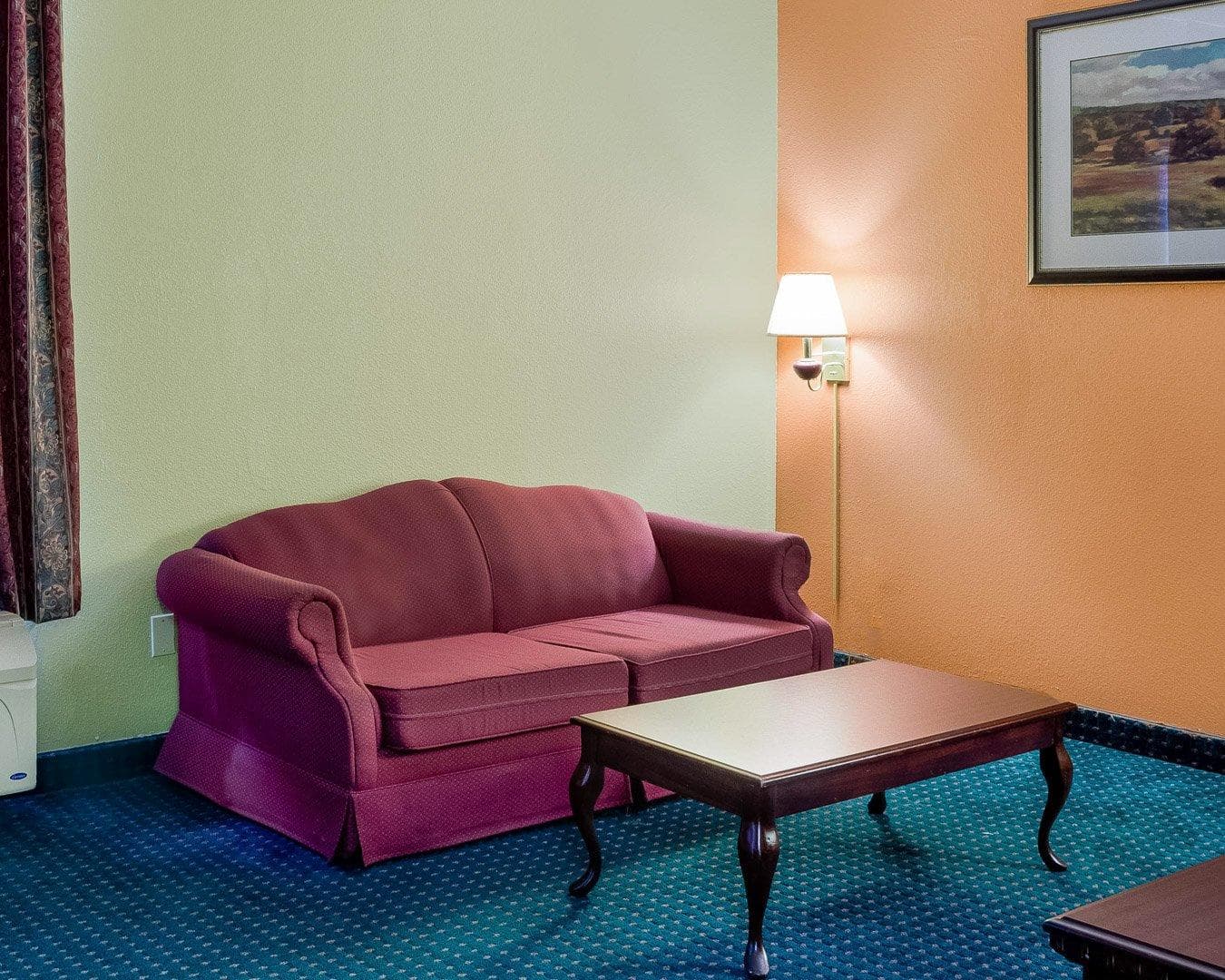 Econo Lodge Canton I-55 — 38