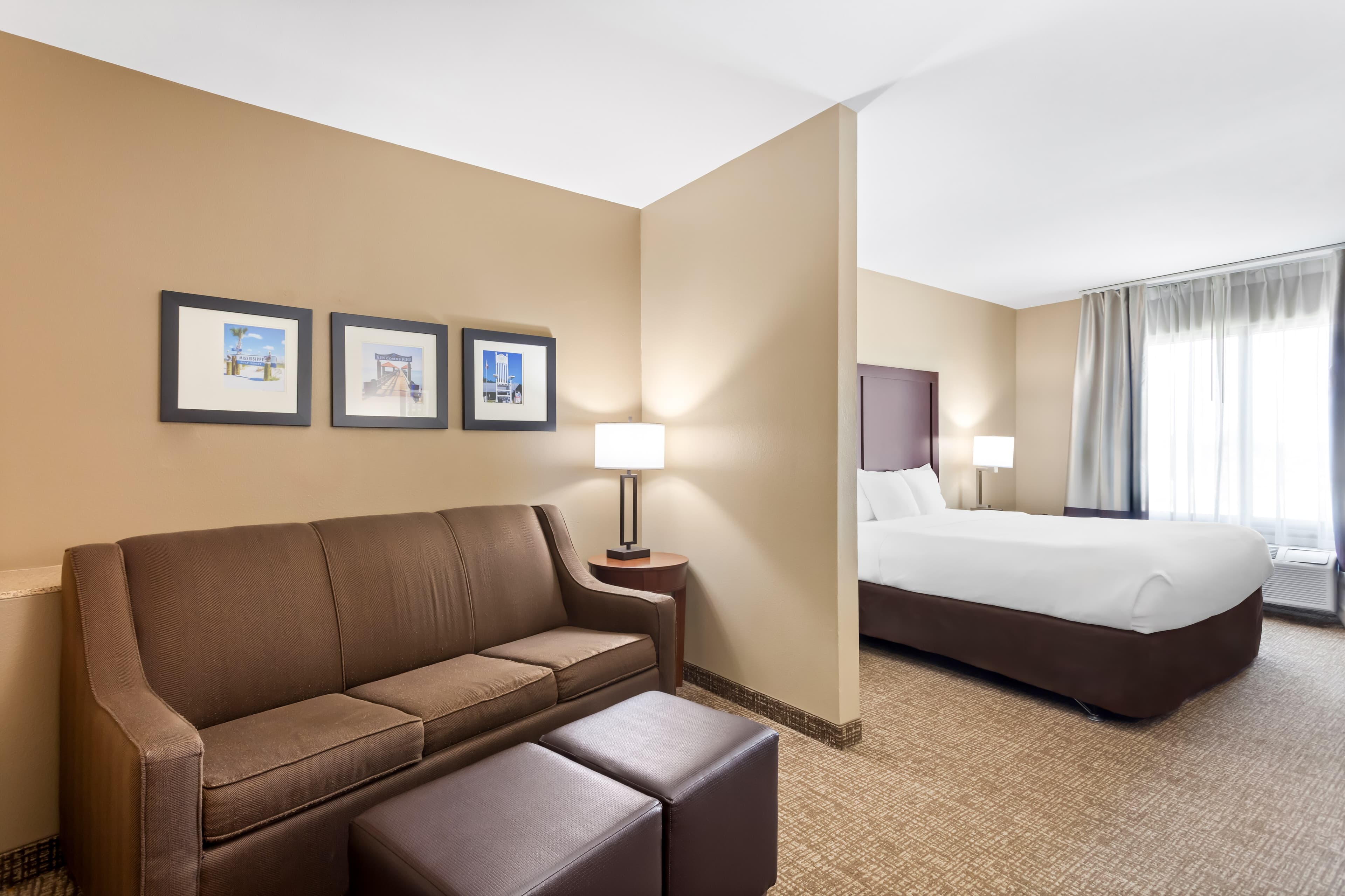 Comfort Suites Gulfport Central - Image 2