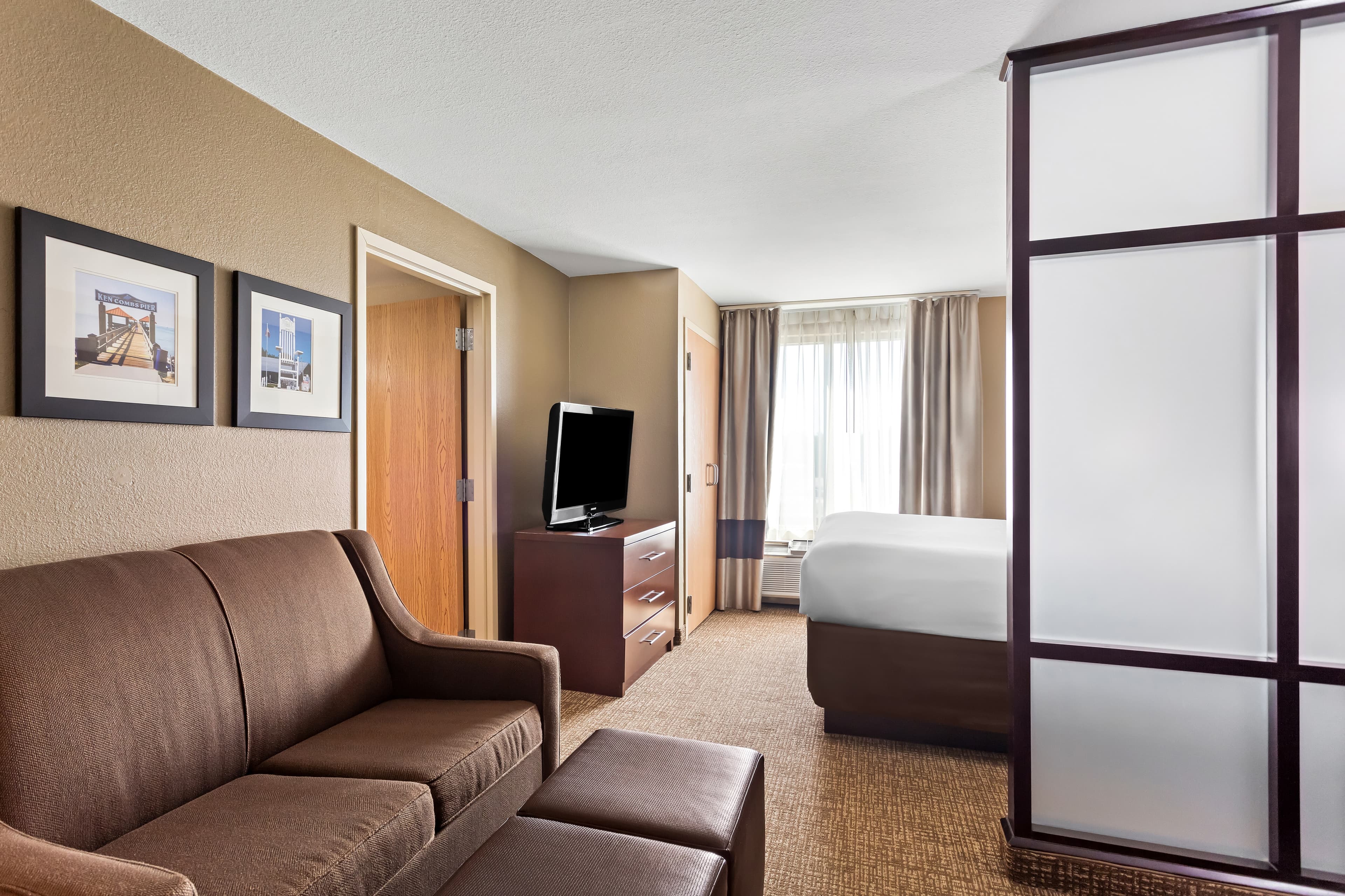 Comfort Suites Gulfport Central - Image 4