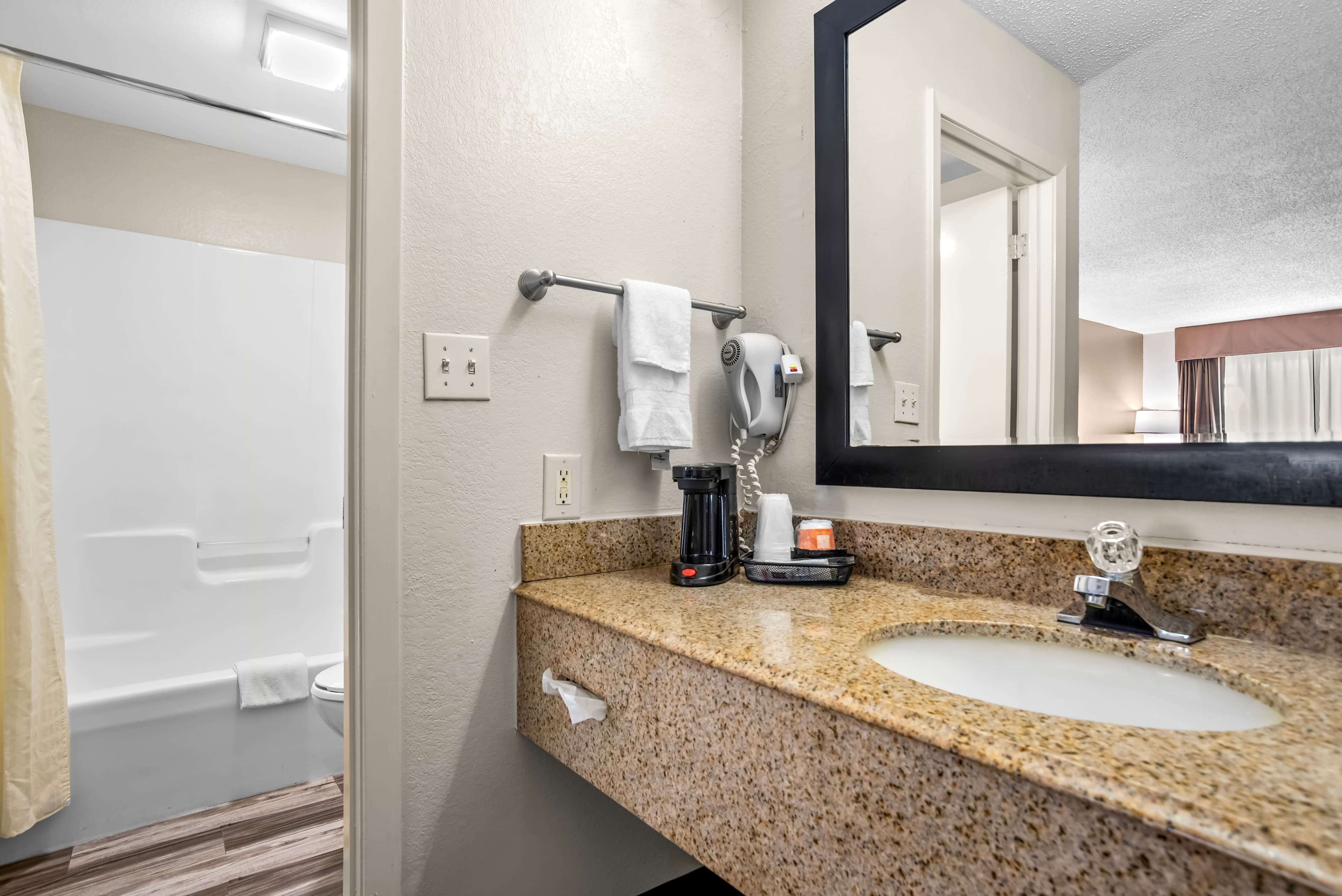 Quality Inn Louisville MS - Image 5