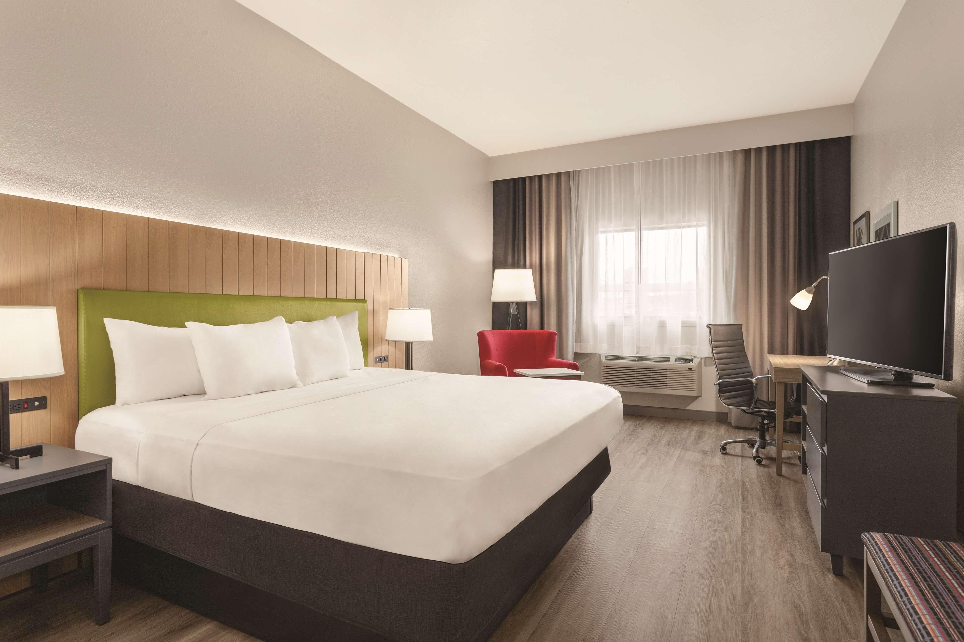 Country Inn & Suites by Radisson, Byram/Jackson South, MS - Image 2