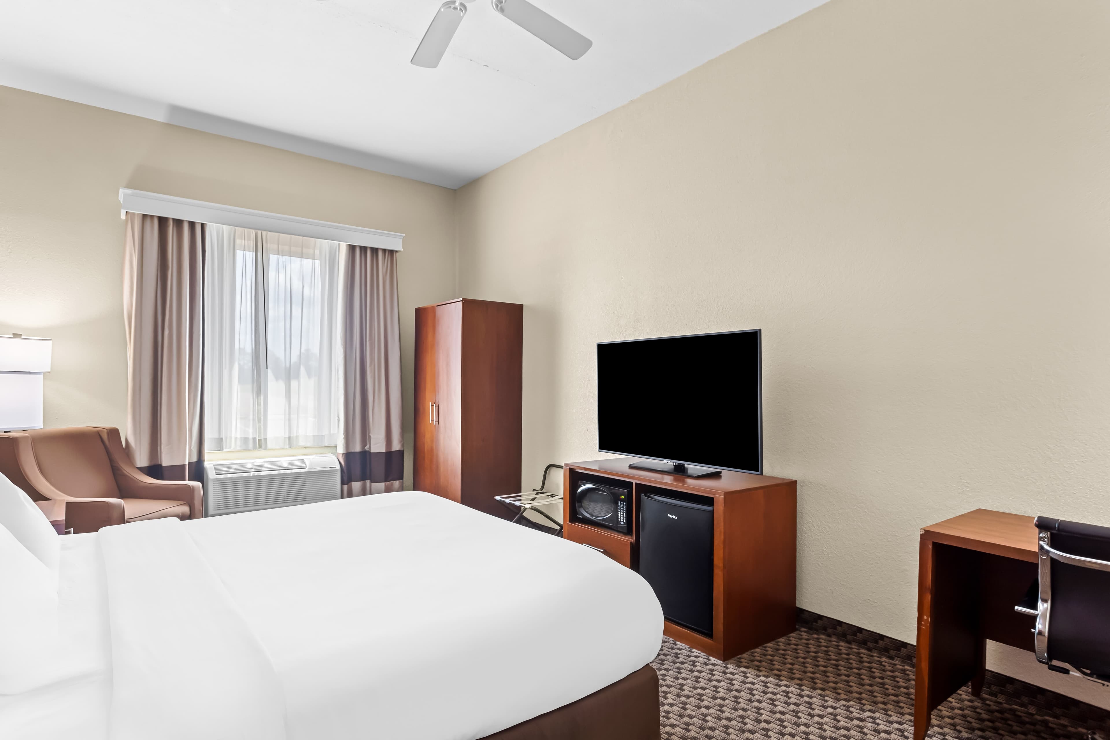 Comfort Inn & Suites Grenada - Image 3