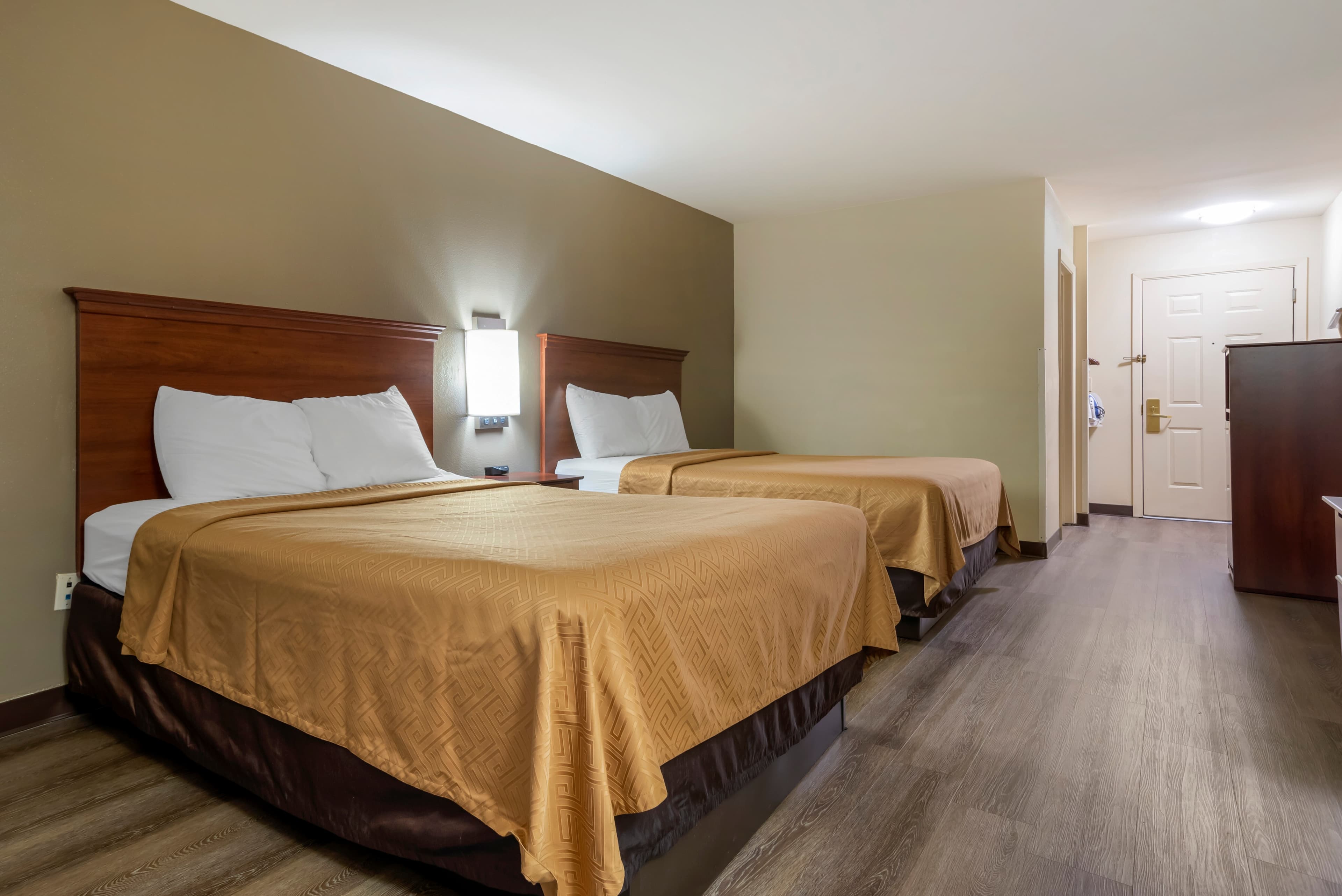 Econo Lodge Inn & Suites Flowood - Jackson Northwest — 13