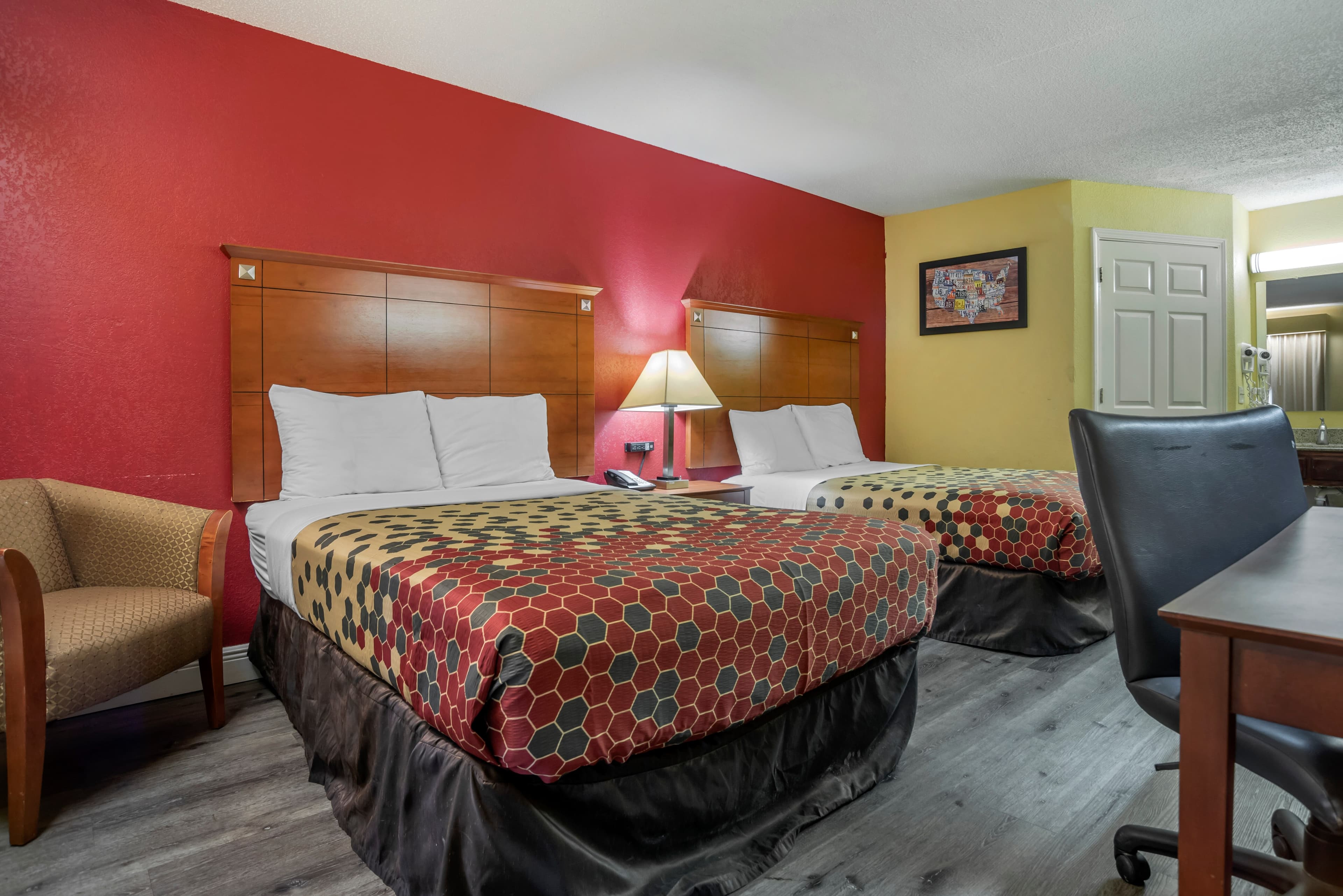 Econo Lodge Tupelo Barnes Crossing - Image 2