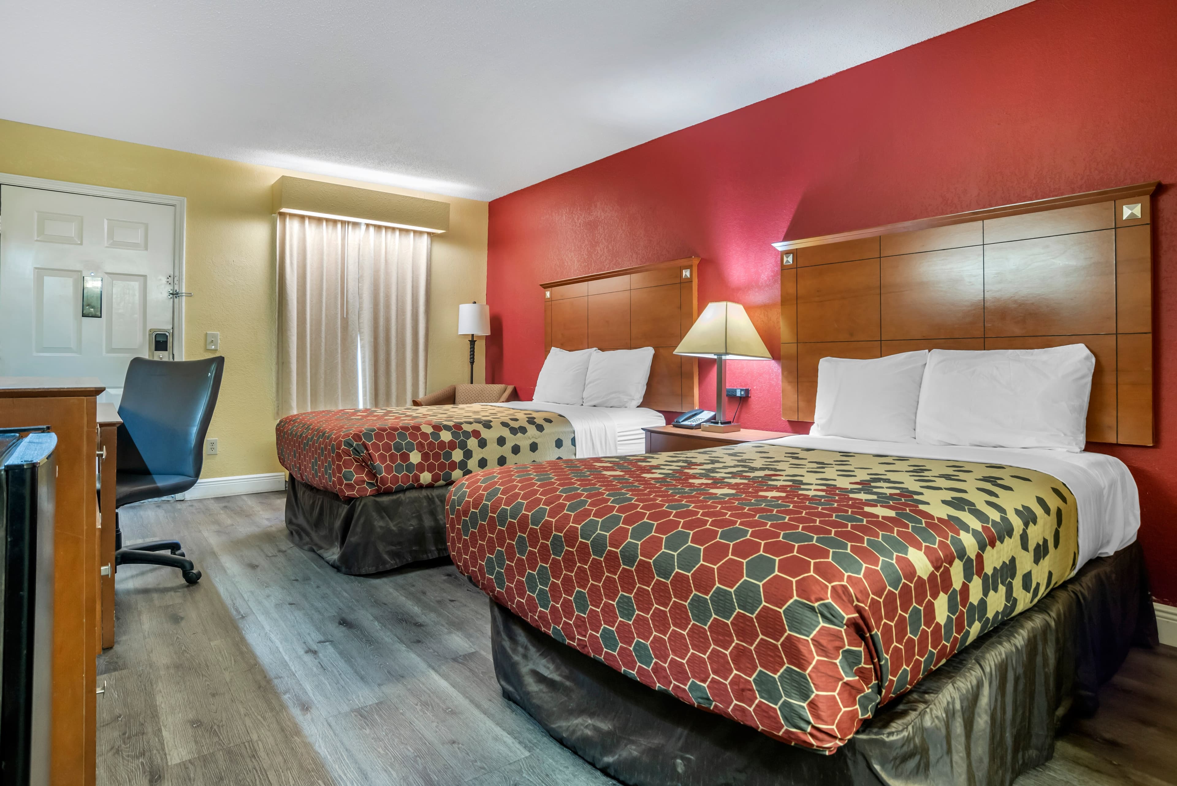 Econo Lodge Tupelo Barnes Crossing - Image 3