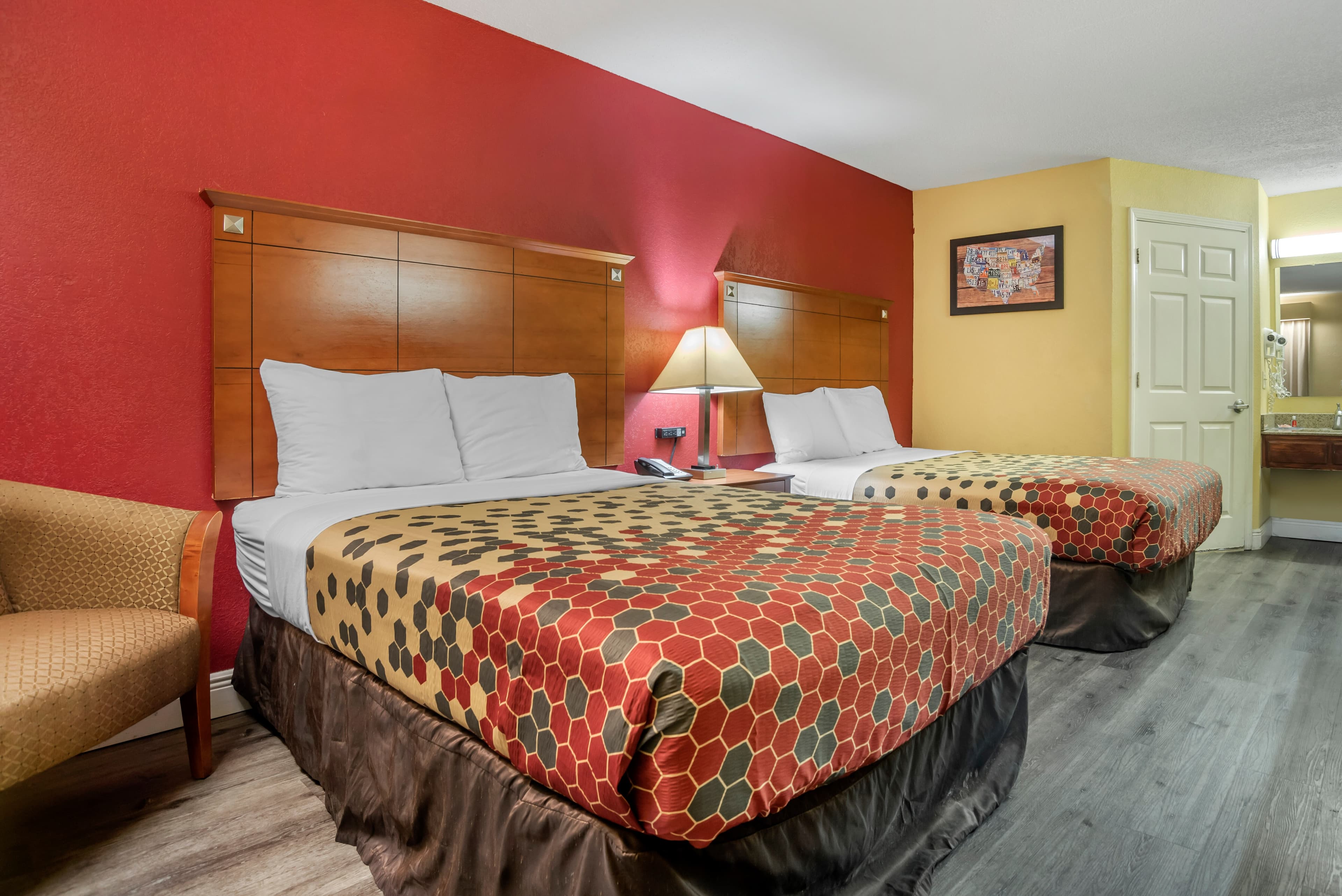 Econo Lodge Tupelo Barnes Crossing - Image 4