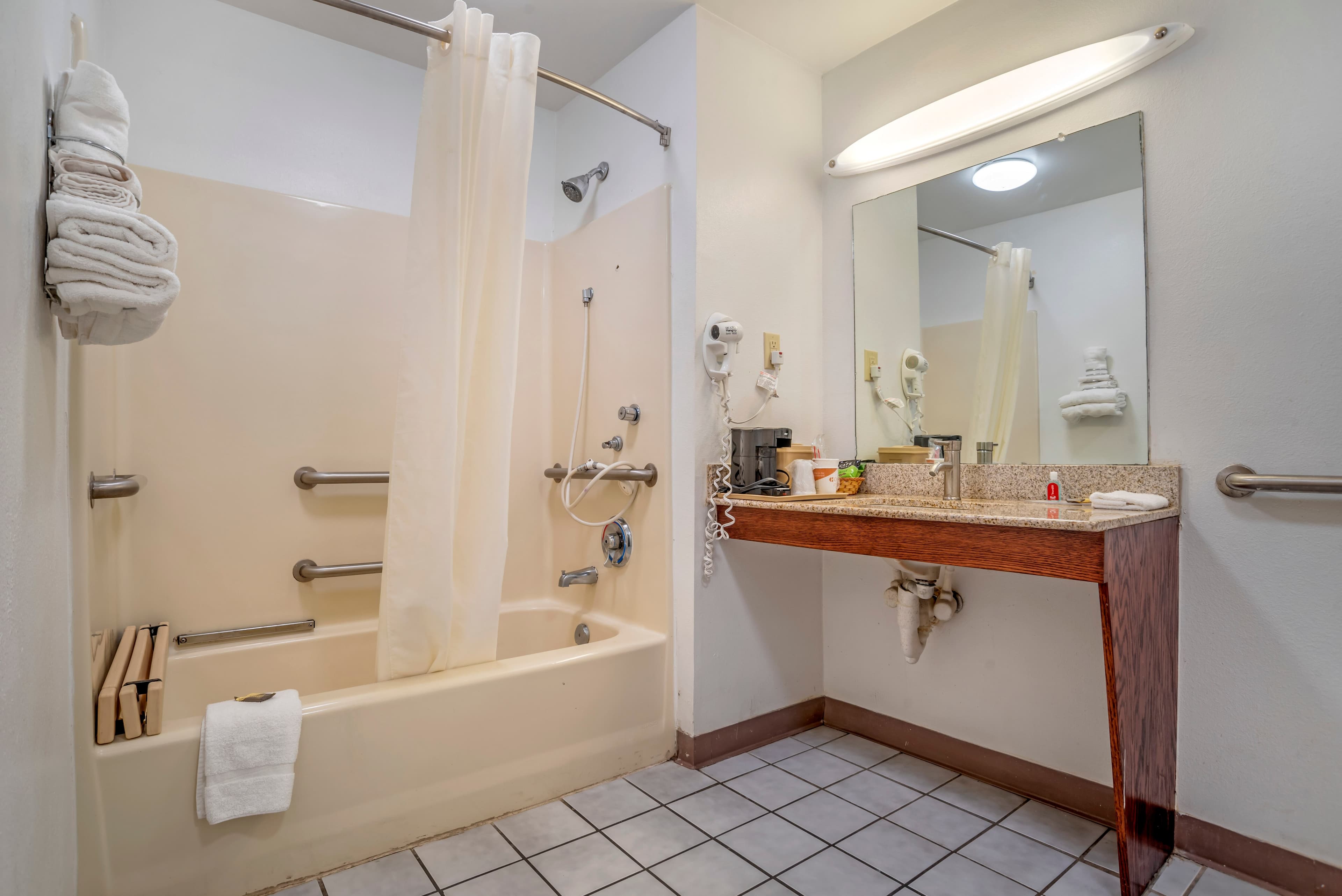 Econo Lodge Tupelo Barnes Crossing — 12