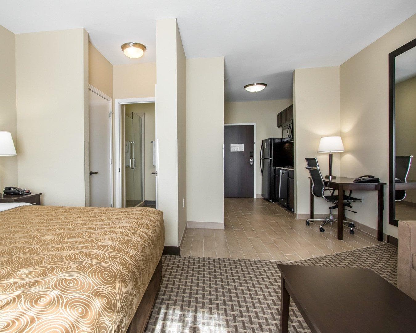 MainStay Suites Meridian - Bonita Lakes - Image 4