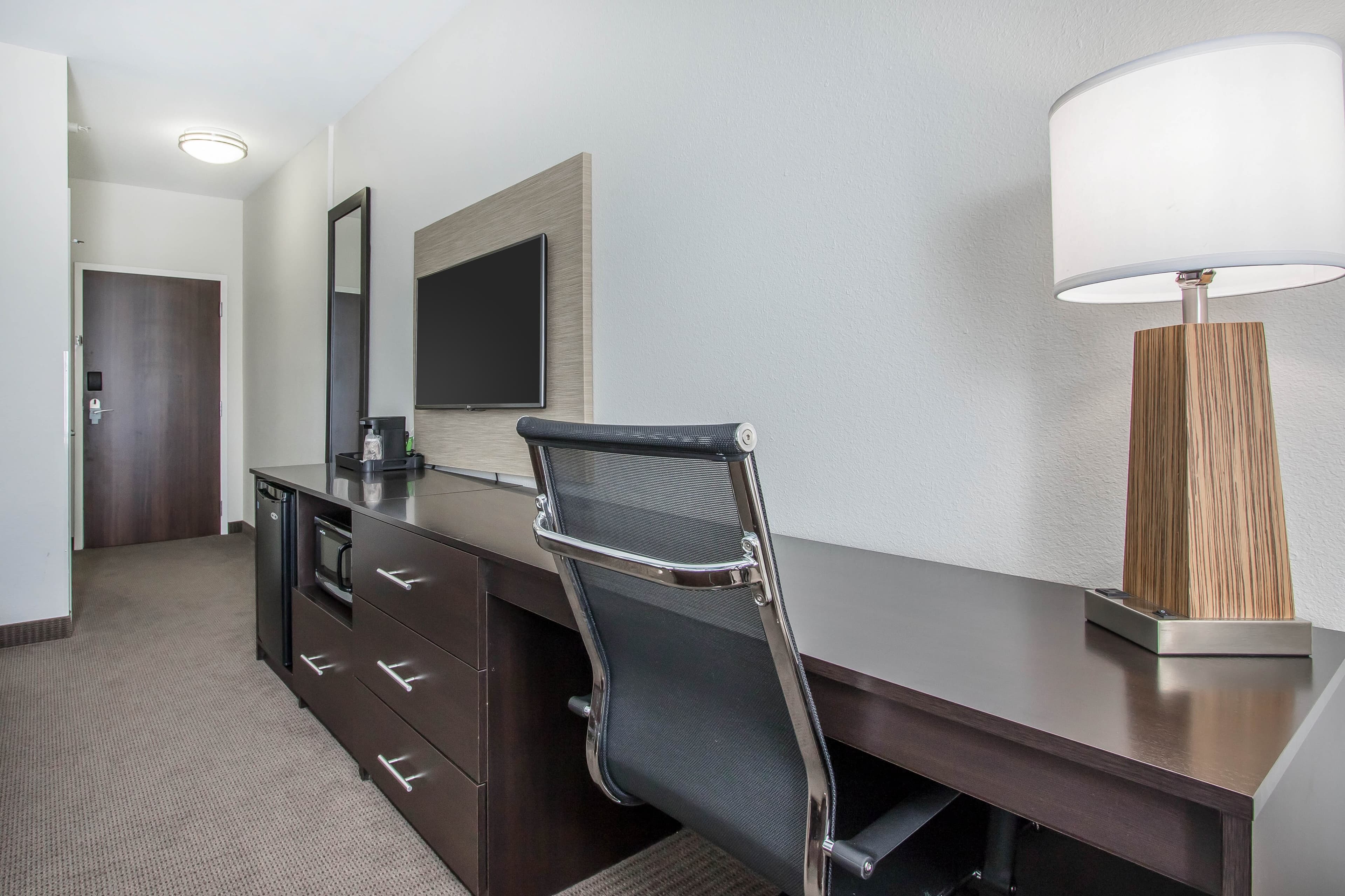 Sleep Inn & Suites Meridian - Bonita Lakes - Image 4