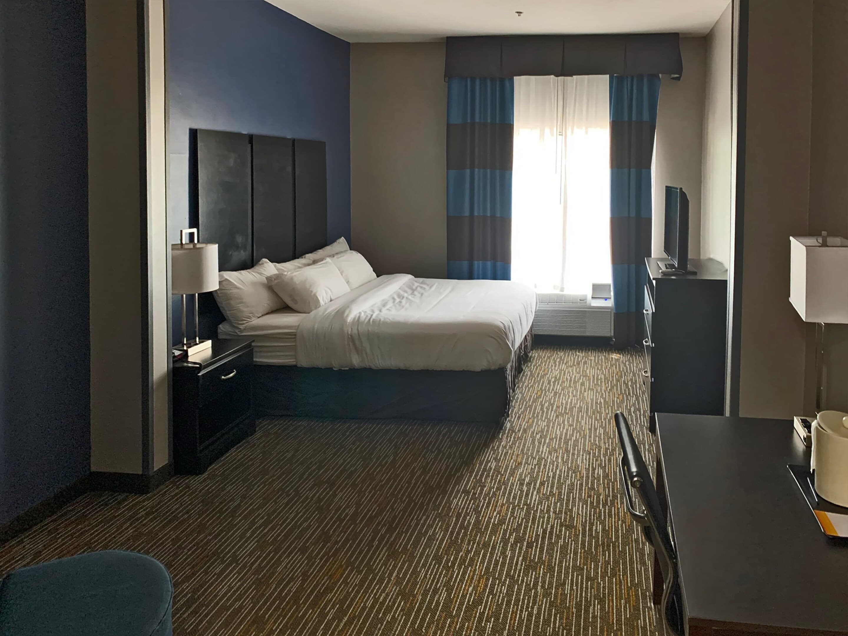 Comfort Inn & Suites Columbus North - Image 2