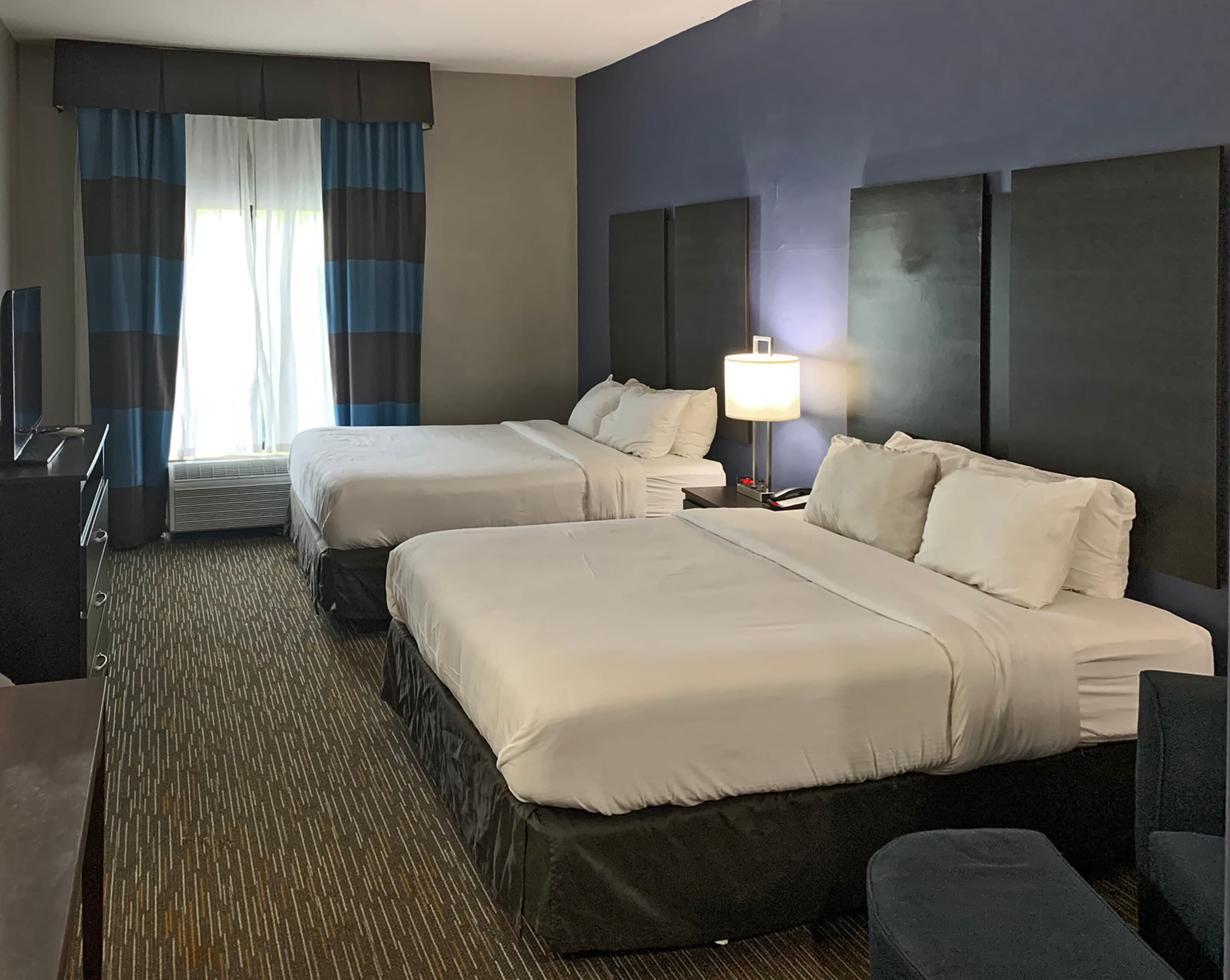 Comfort Inn & Suites Columbus North - Image 4