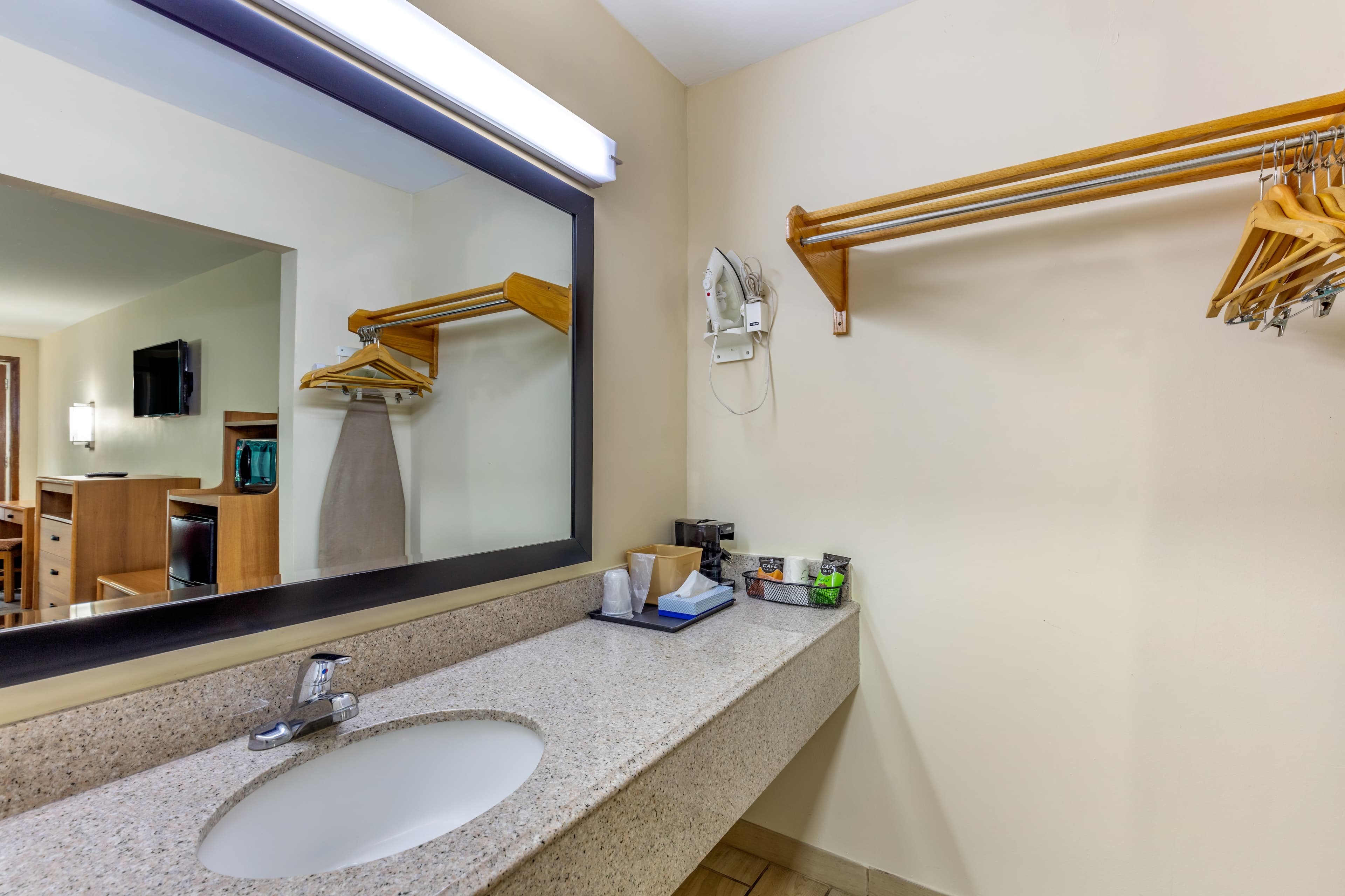 Econo Lodge Kosciusko — 25