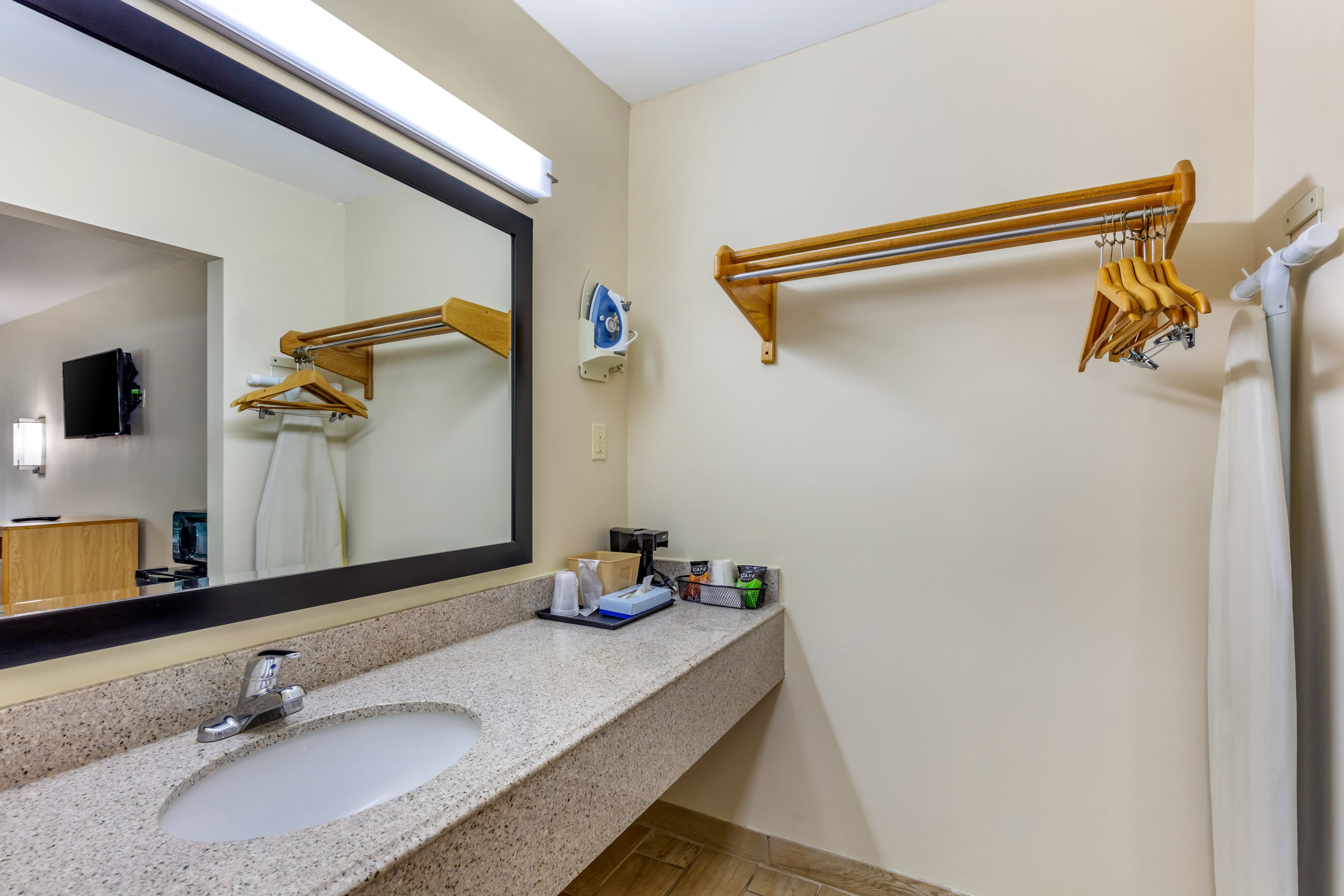 Econo Lodge Kosciusko — 8