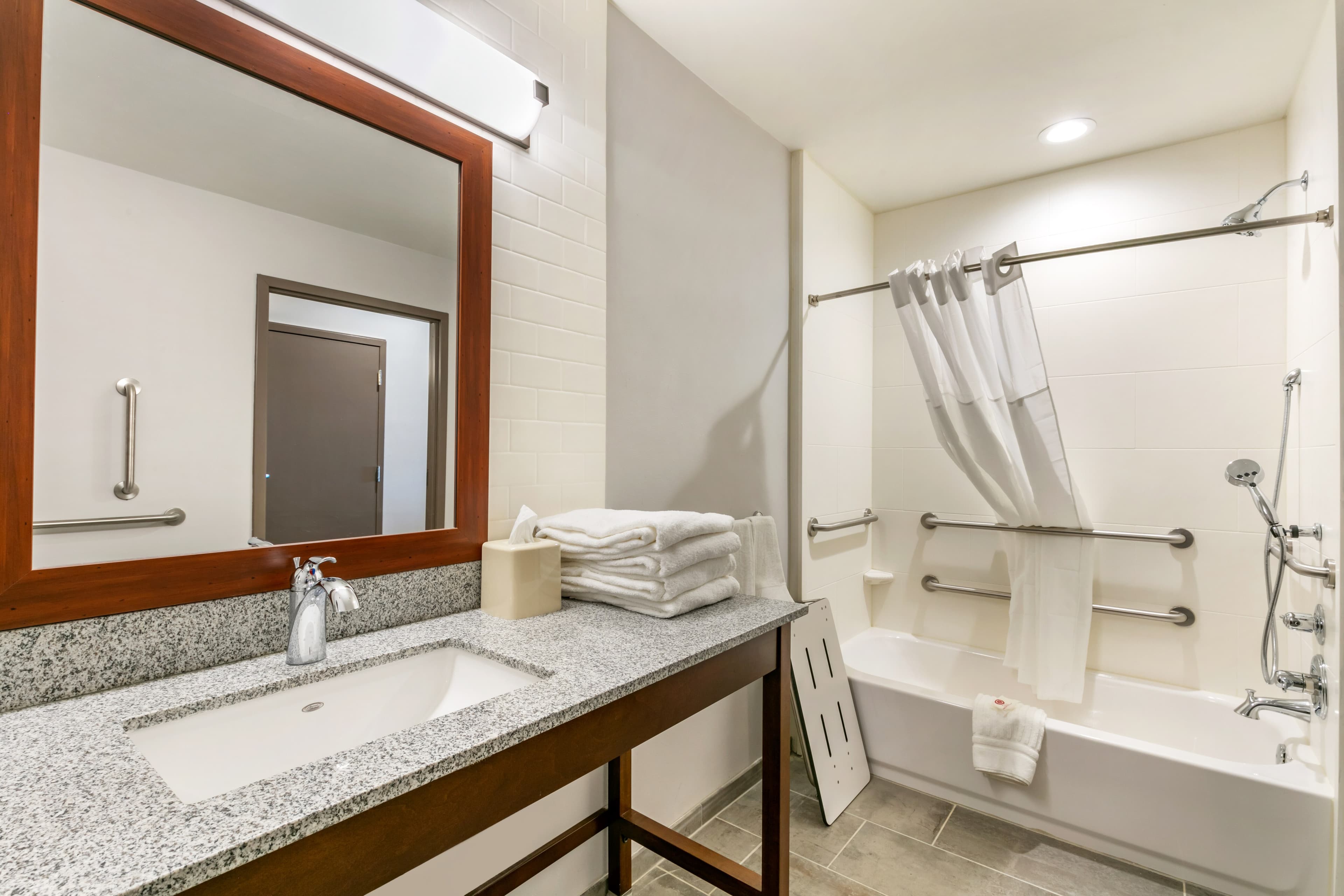 Comfort Suites North Tupelo — 6