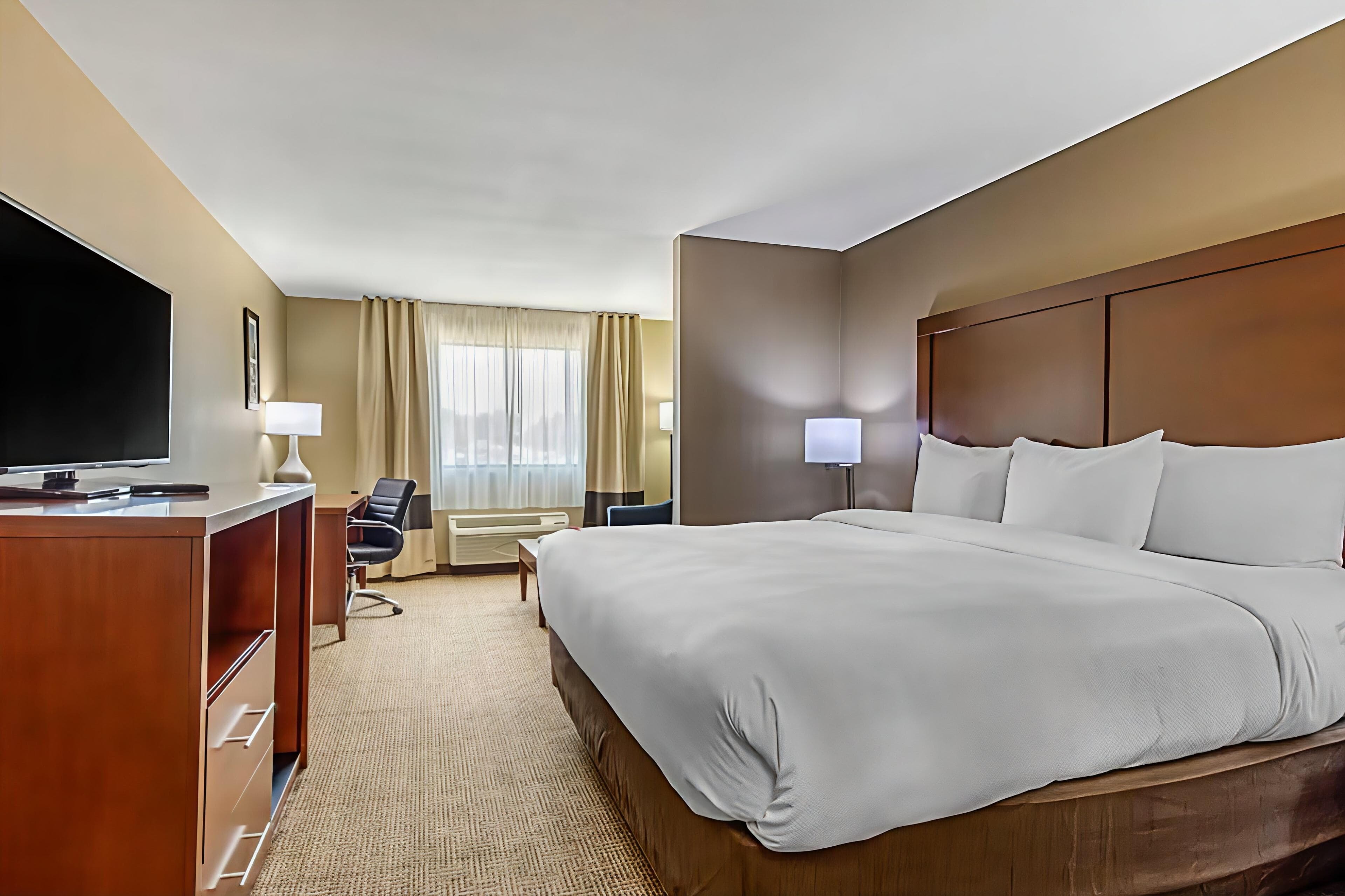 Comfort Inn & Suites Mccomb — 6