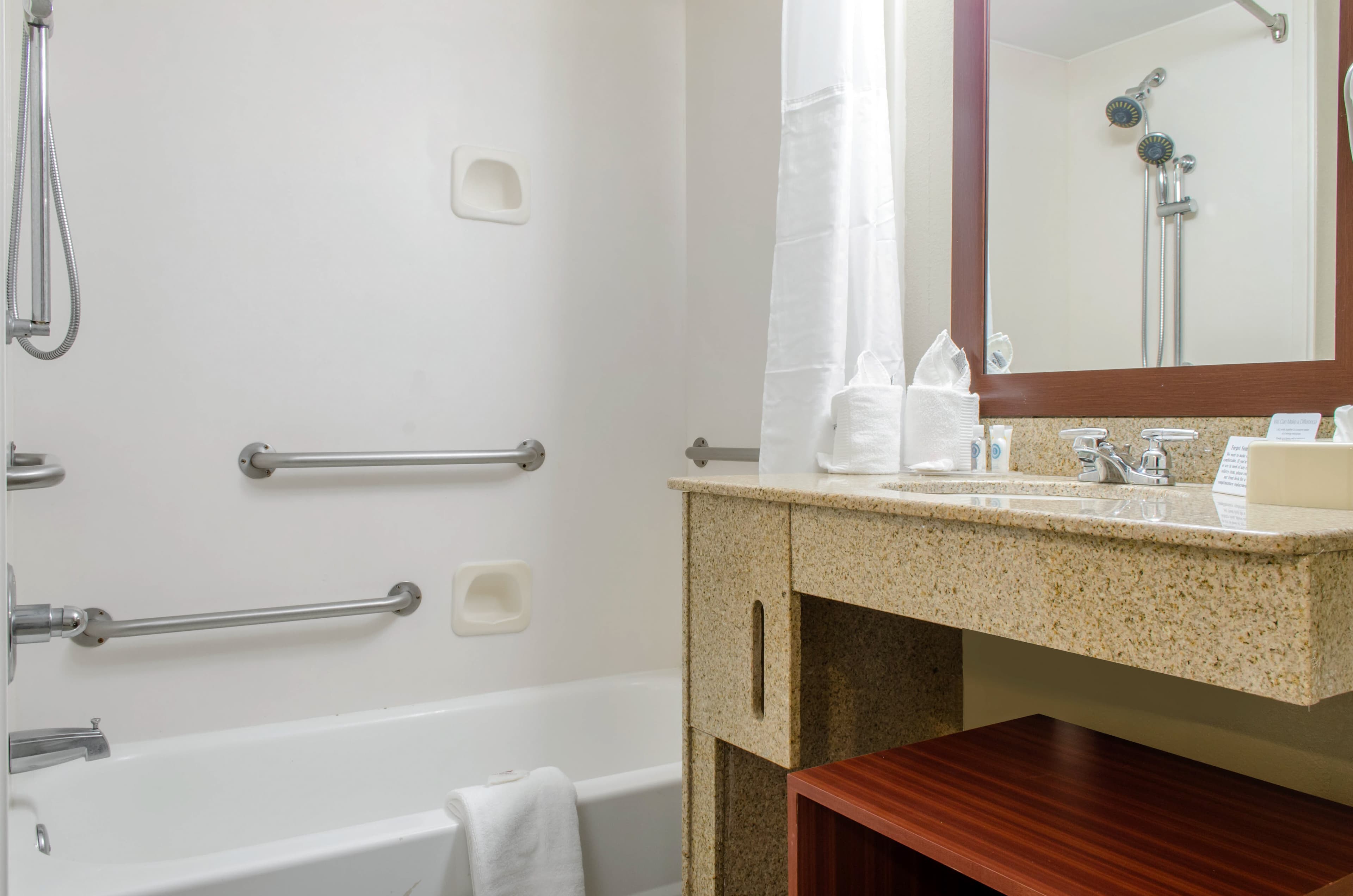 Comfort Inn & Suites Biloxi-D'Iberville — 6