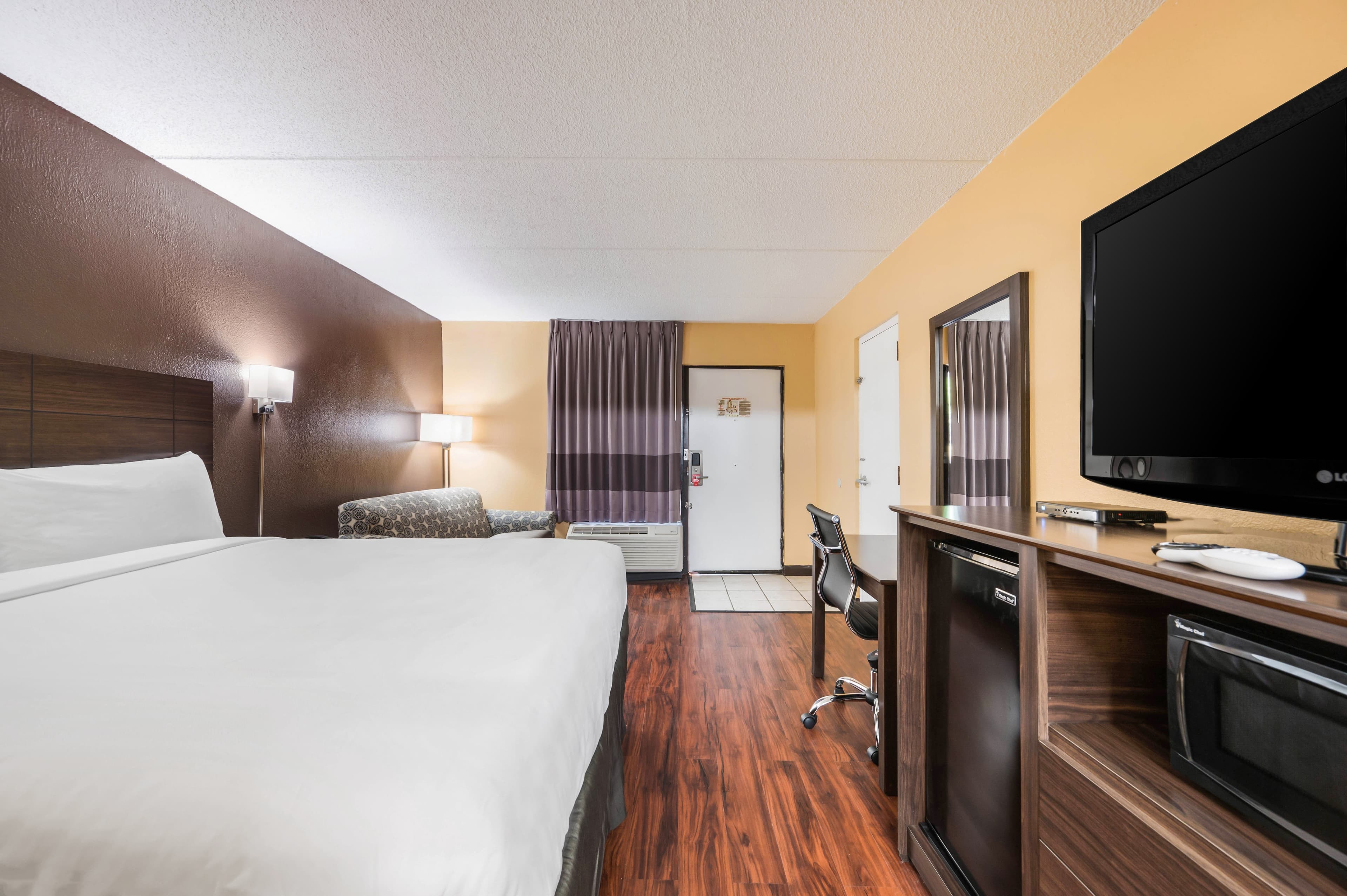 Econo Lodge Columbus near Airport — 8