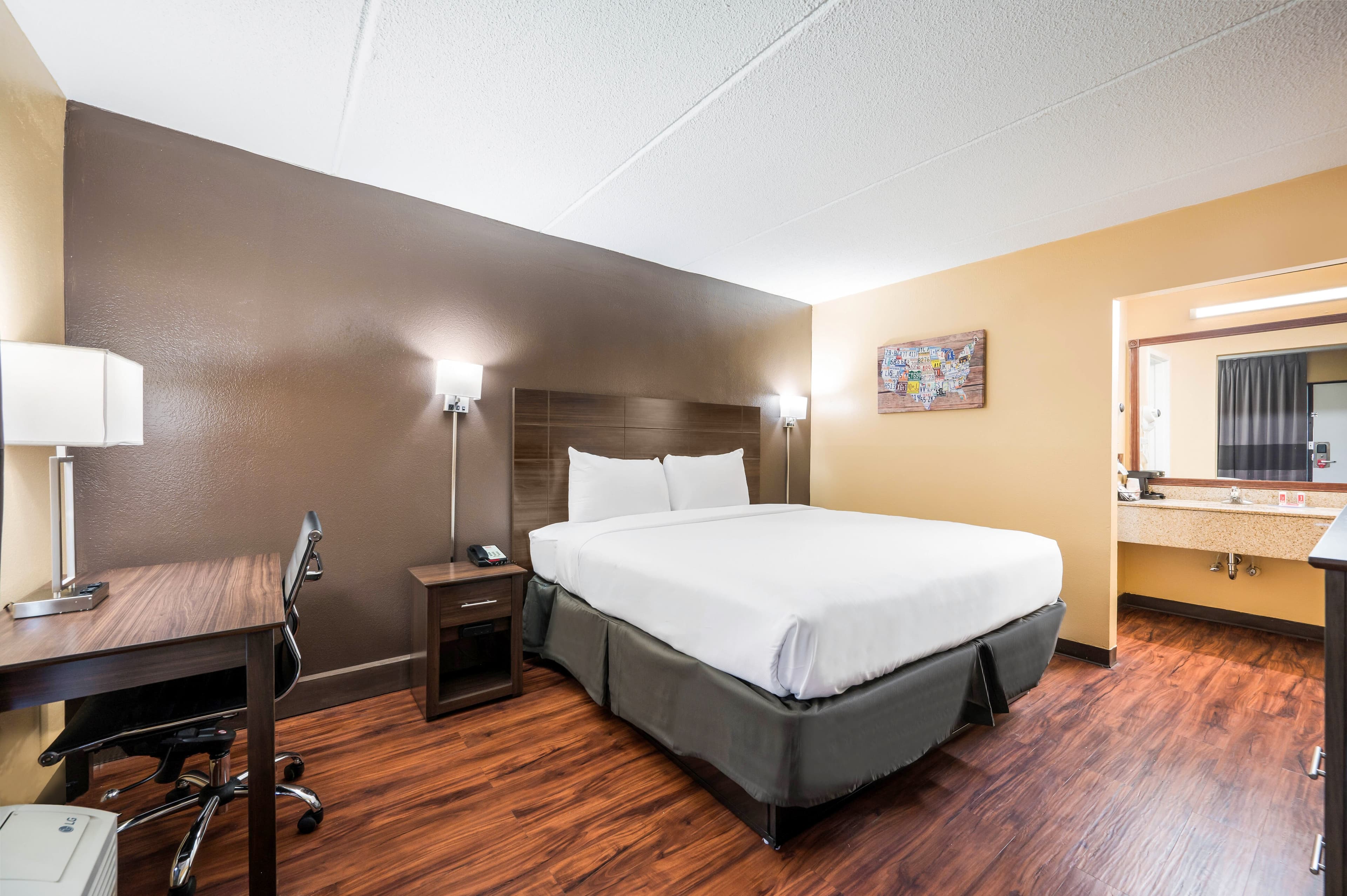 Econo Lodge Columbus near Airport - Image 2
