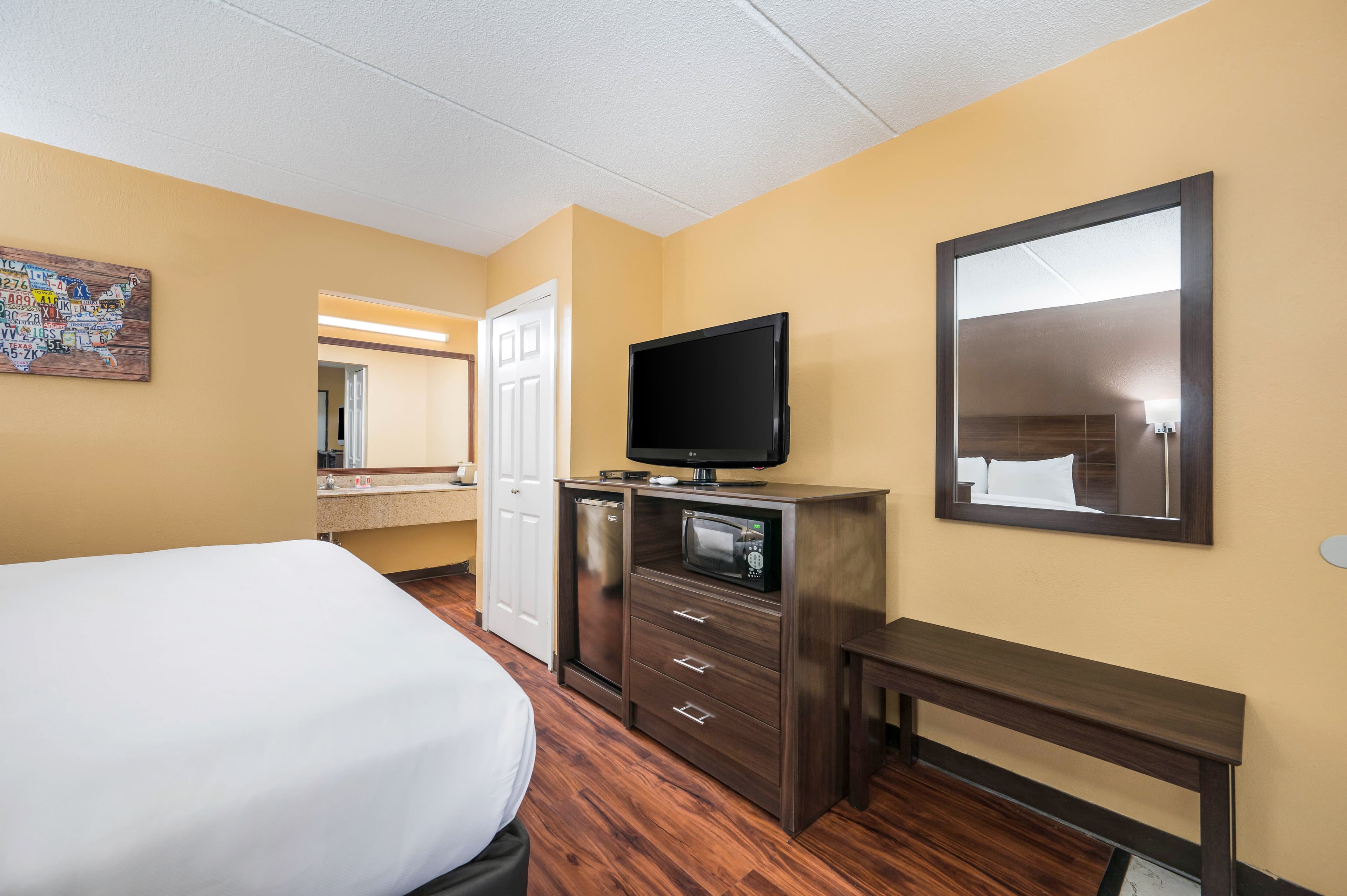 Econo Lodge Columbus near Airport - Image 4