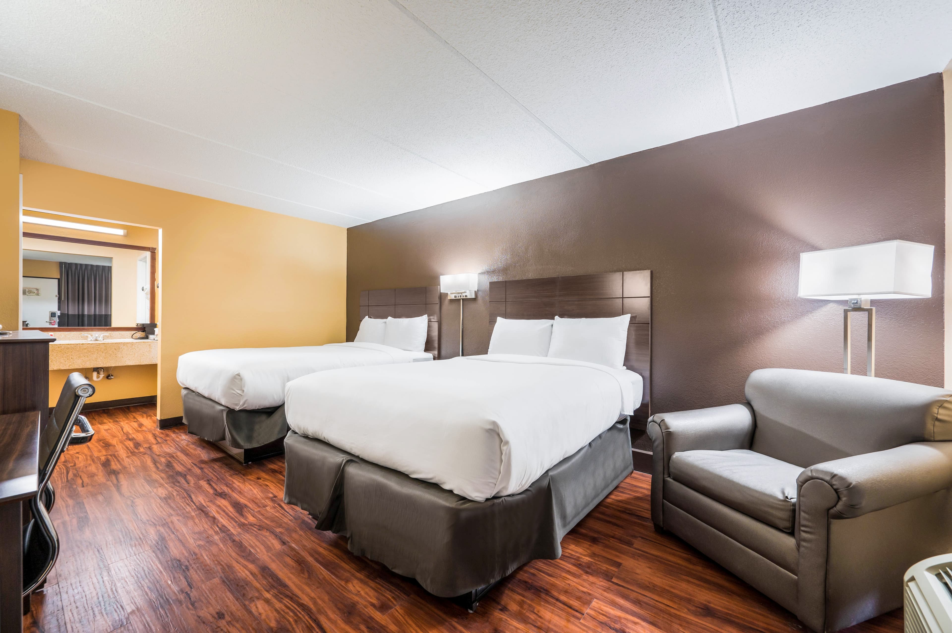 Econo Lodge Columbus near Airport — 18