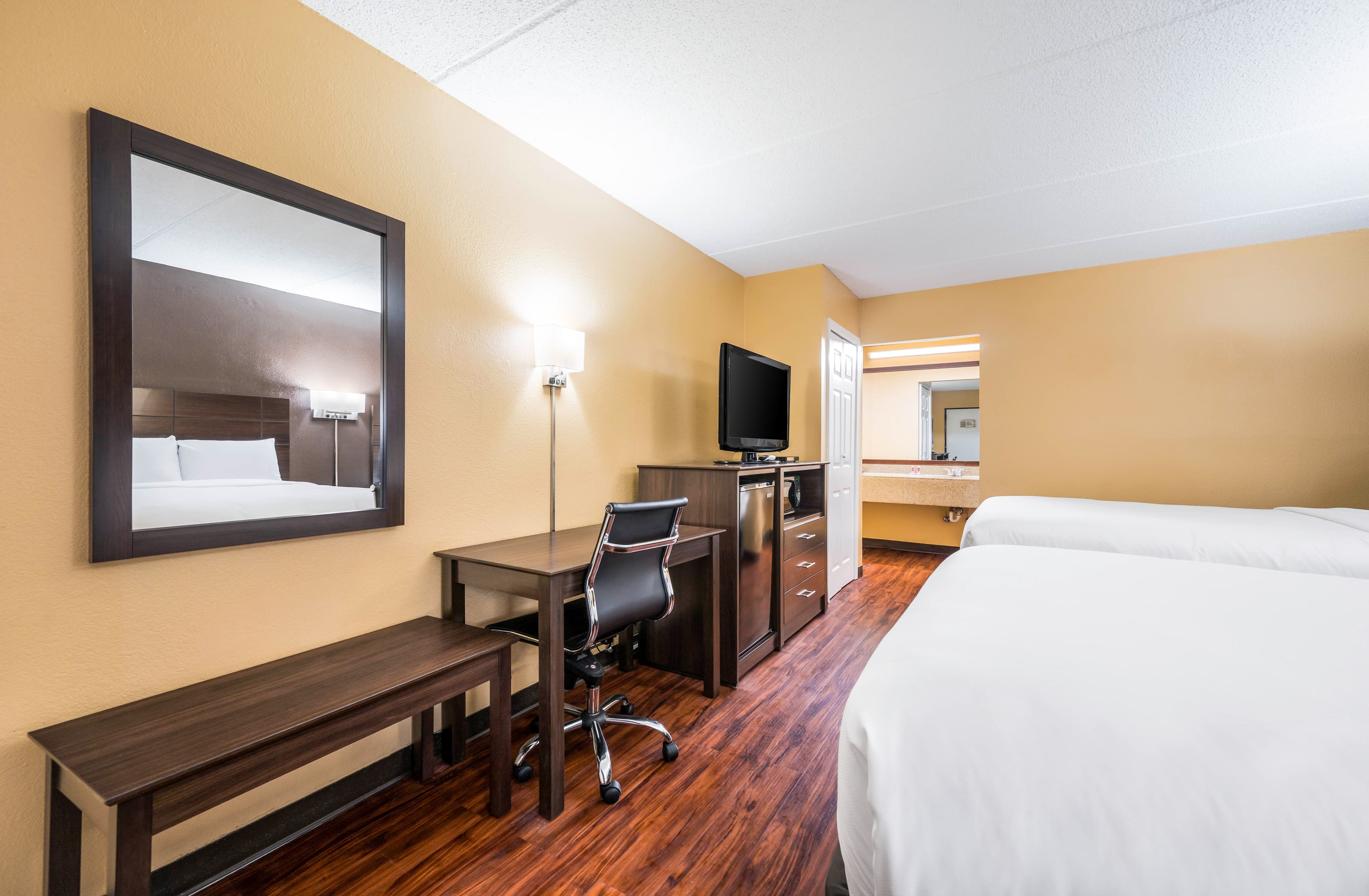 Econo Lodge Columbus near Airport — 19