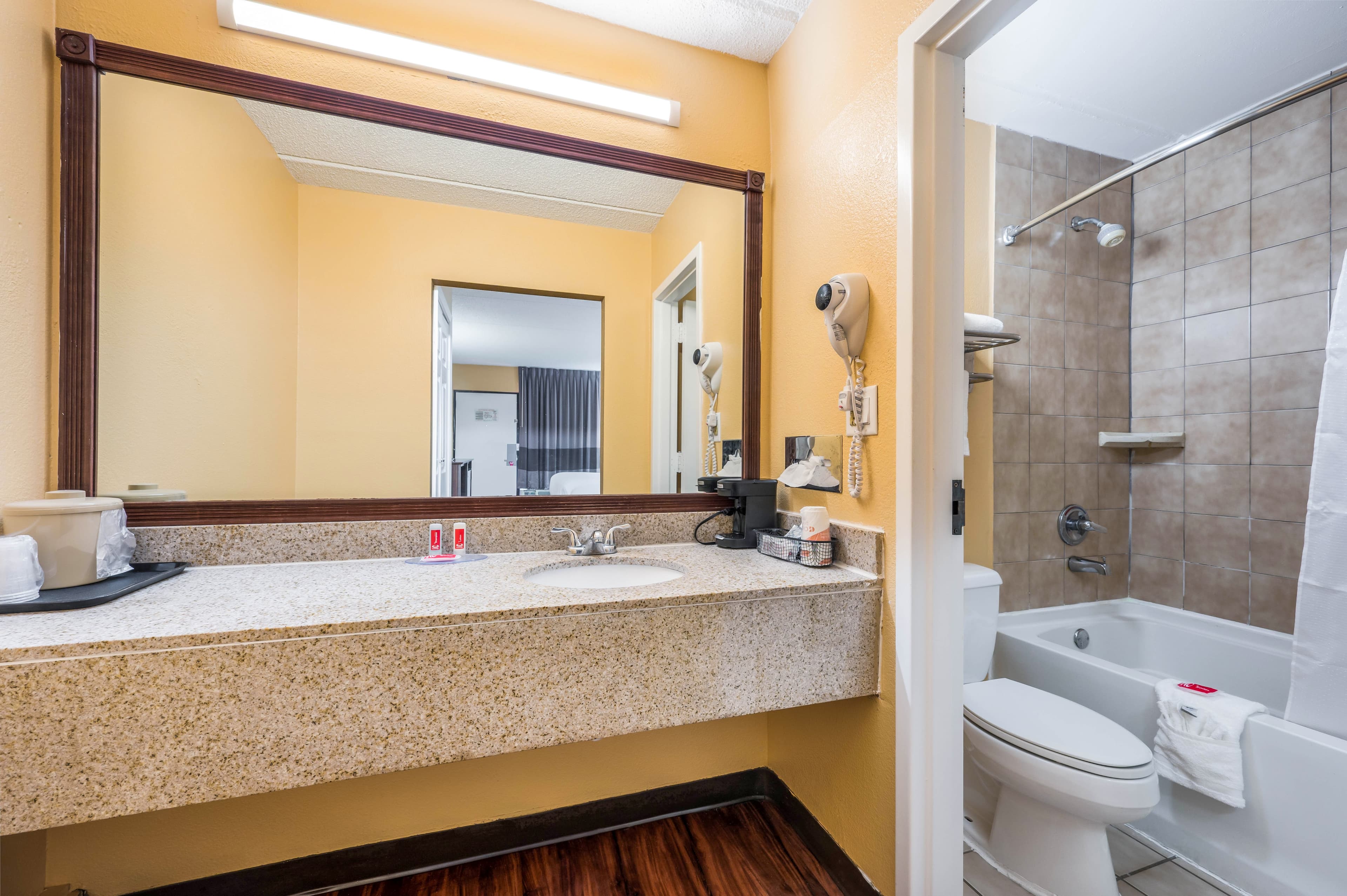 Econo Lodge Columbus near Airport — 21