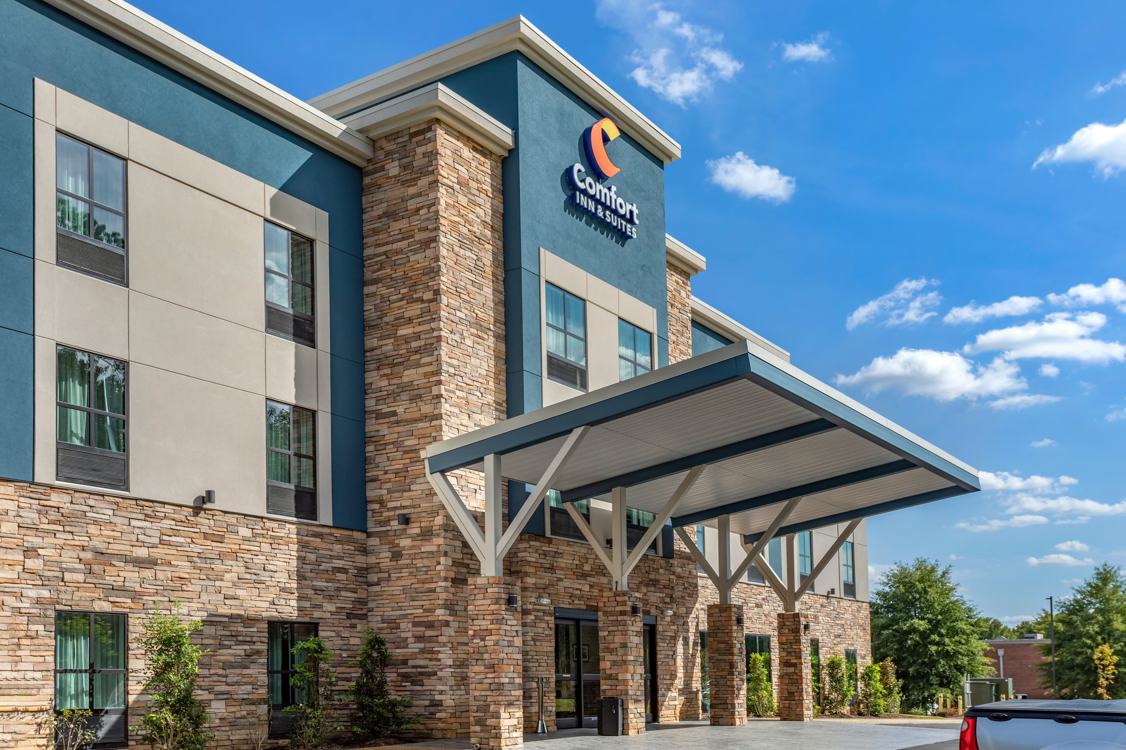Comfort Inn & Suites Olive Branch Old Towne - Image 1