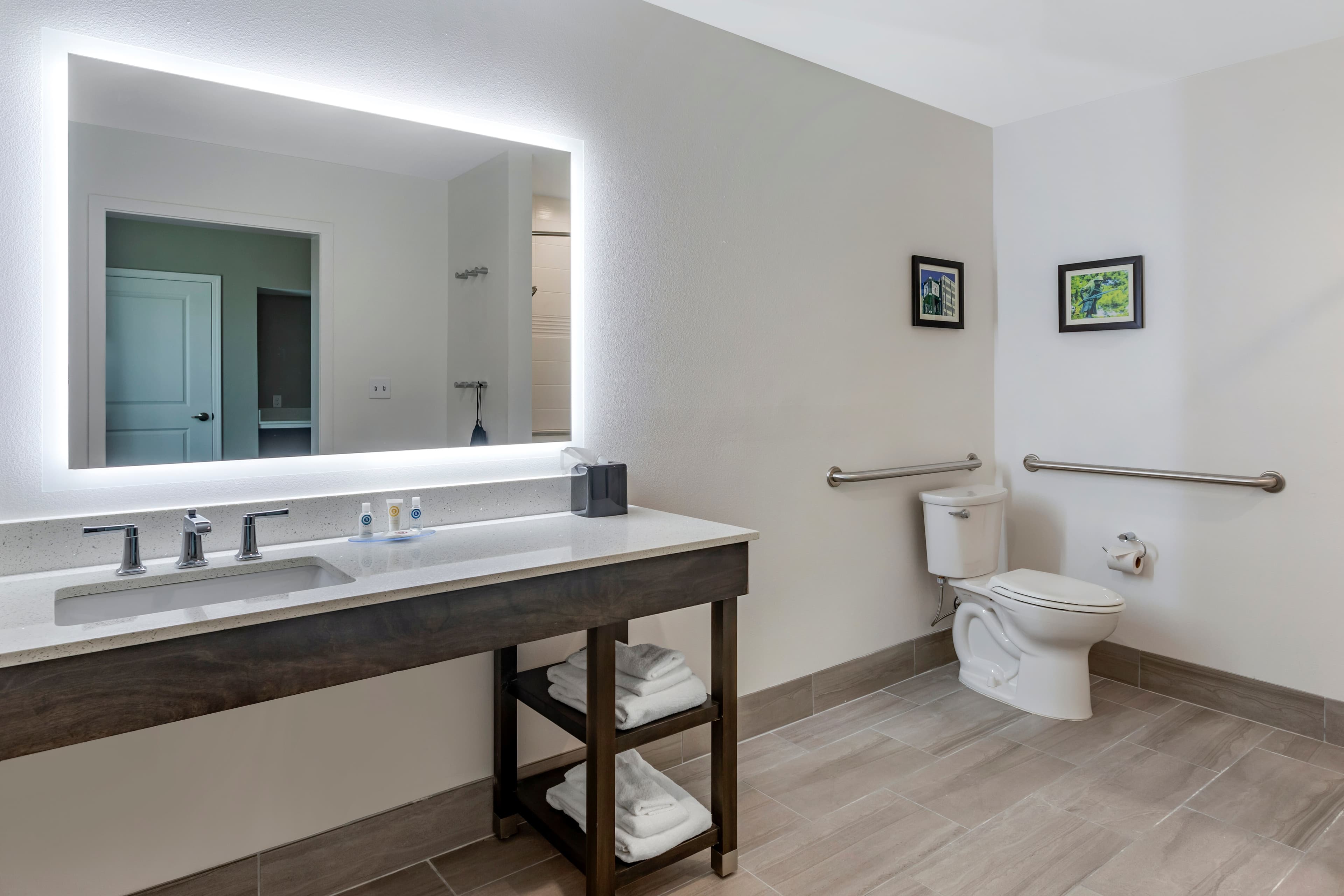 Comfort Inn & Suites Olive Branch Old Towne — 21
