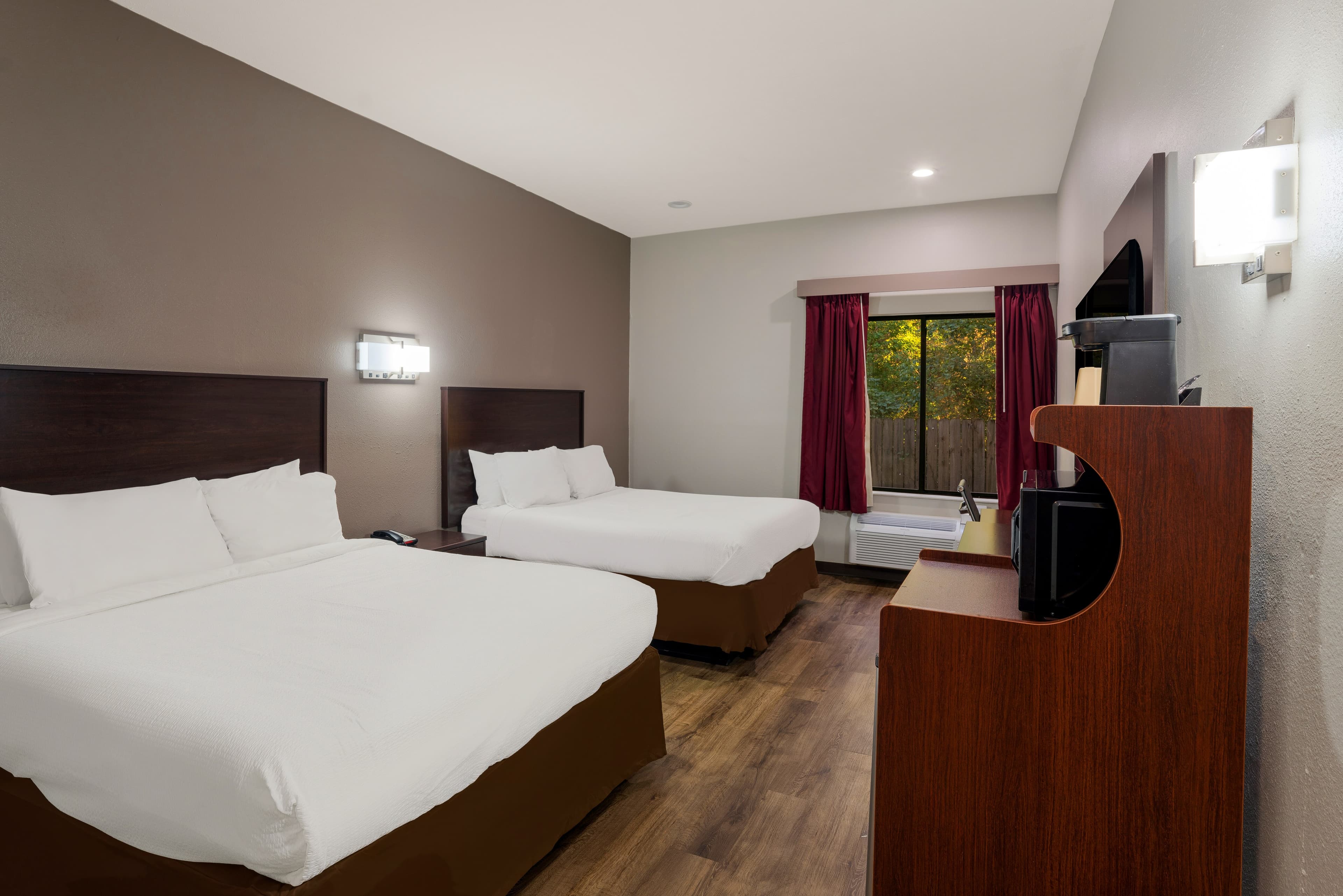 Rodeway Inn Brandon - Jackson East - Image 4